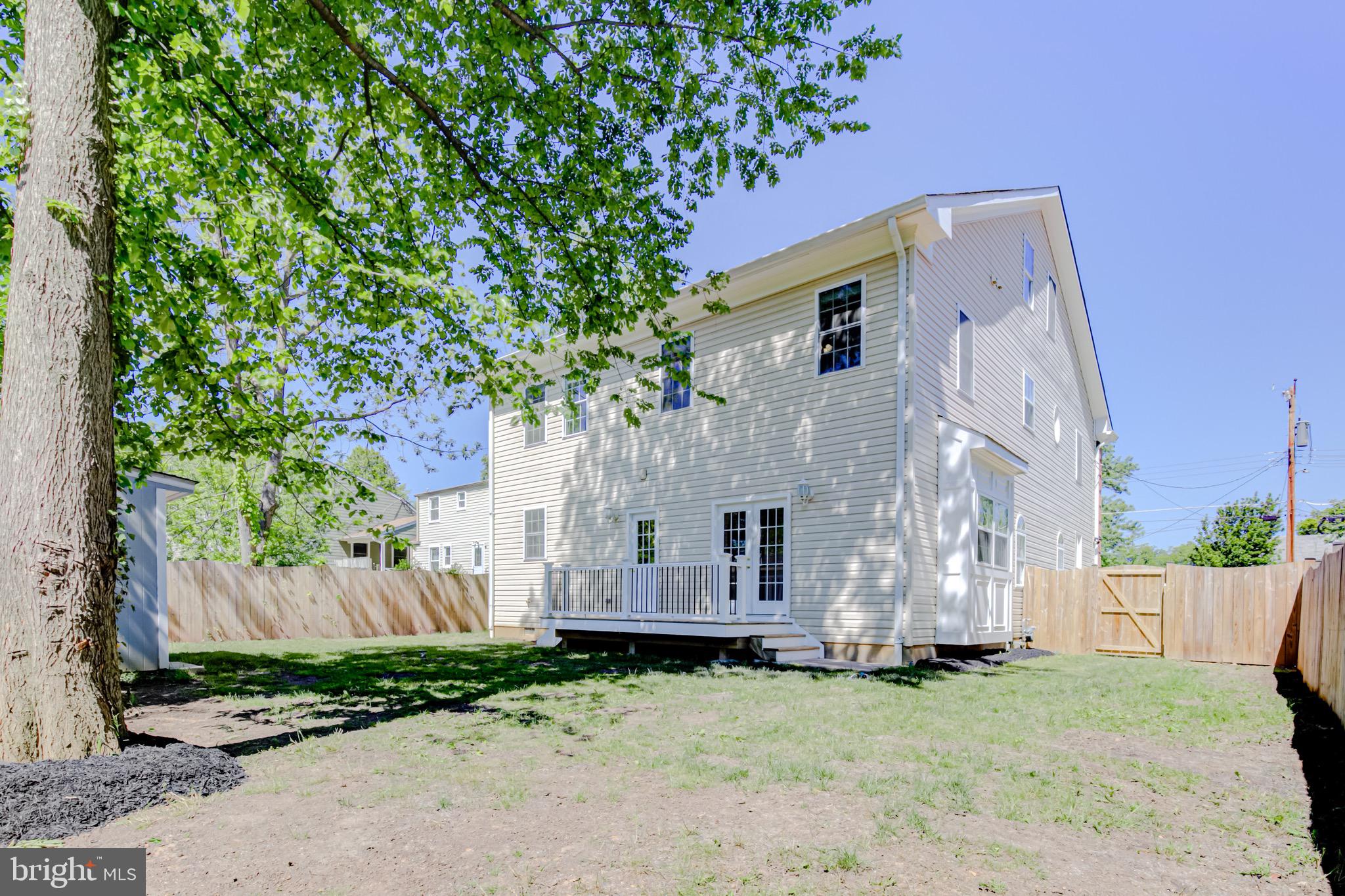 WEST LAWN - Residential