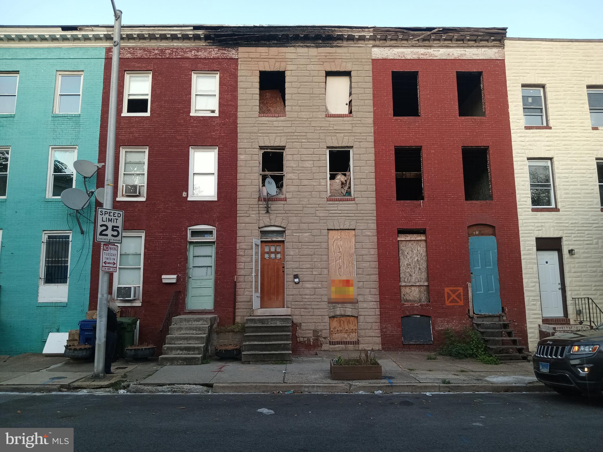ONLINE AUCTION: Bidding begins 9/25/2025 @ 10:00 AM. Bidding ends 9/29/2025 @ 11:30 AM. List Price is Suggested Opening Bid. Deposit: $5,000.
Three-story rowhome in Baltimore’s Mount Clare neighborhood, vacant. Short distance to University of Maryland Medical Center, Oriole Park at Camden Yards, and Carroll Park. Major traffic arteries: W Pratt St and N Fulton Ave.