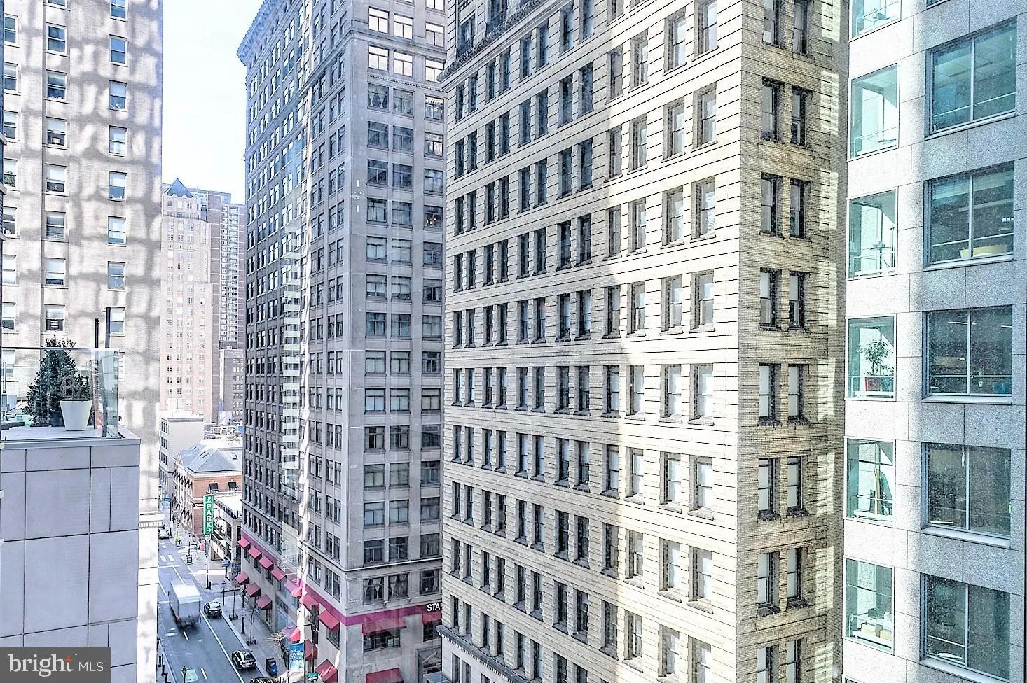 Philadelphia, Pennsylvania 19102, United States, 1 Bedroom Bedrooms, ,2 BathroomsBathrooms,Residential,Contingent,82359