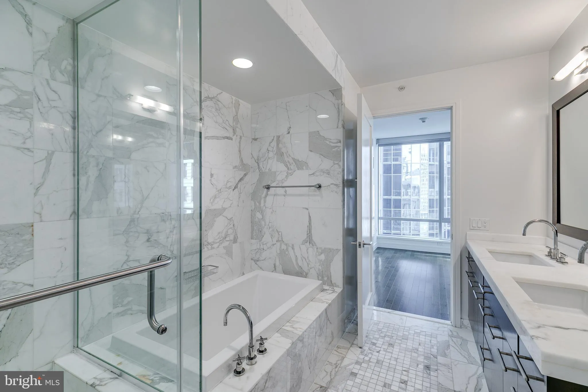 Philadelphia, Pennsylvania 19102, United States, 1 Bedroom Bedrooms, ,2 BathroomsBathrooms,Residential,Contingent,82359