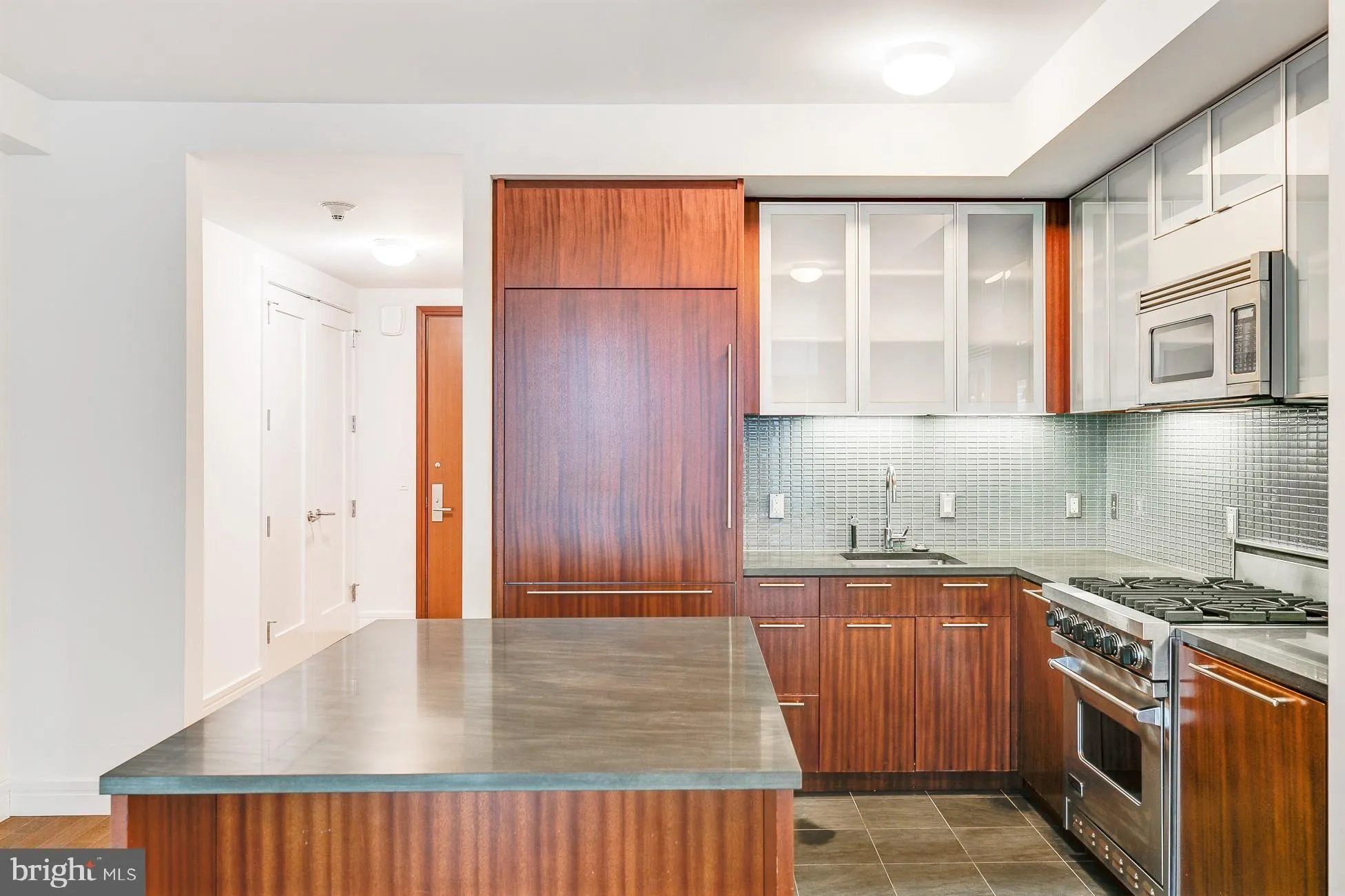 Philadelphia, Pennsylvania 19102, United States, 1 Bedroom Bedrooms, ,2 BathroomsBathrooms,Residential,Contingent,82359