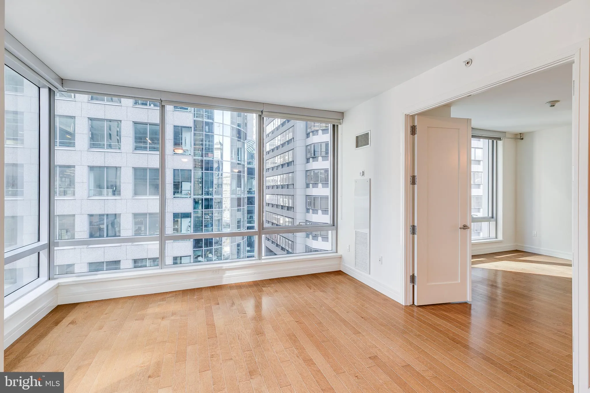 Philadelphia, Pennsylvania 19102, United States, 1 Bedroom Bedrooms, ,2 BathroomsBathrooms,Residential,Contingent,82359