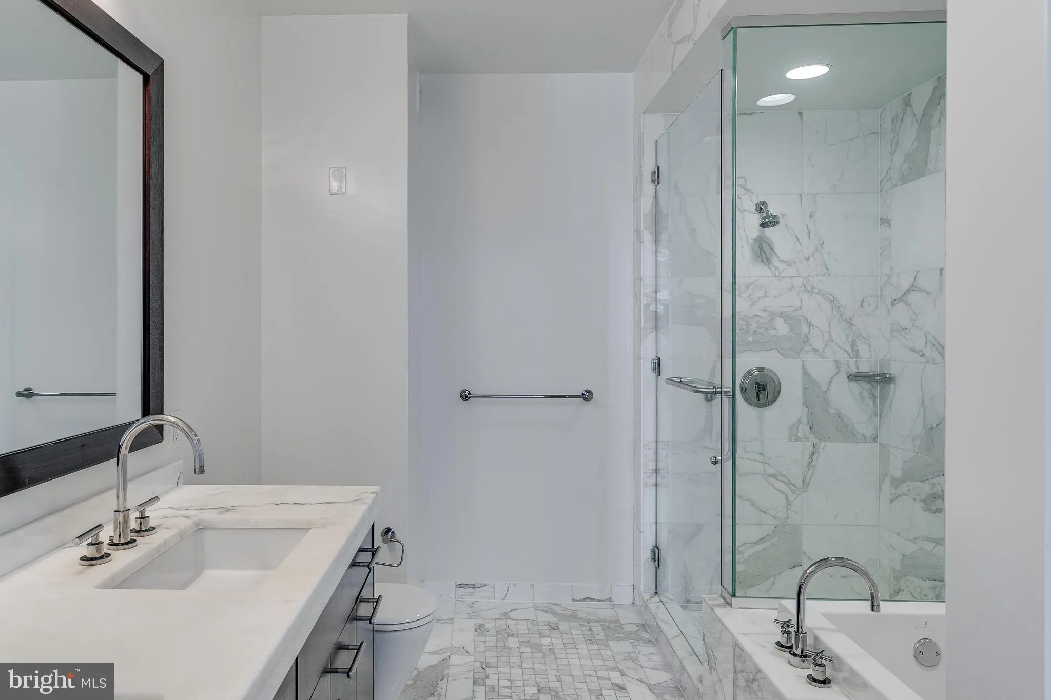 Philadelphia, Pennsylvania 19102, United States, 1 Bedroom Bedrooms, ,2 BathroomsBathrooms,Residential,Contingent,82359