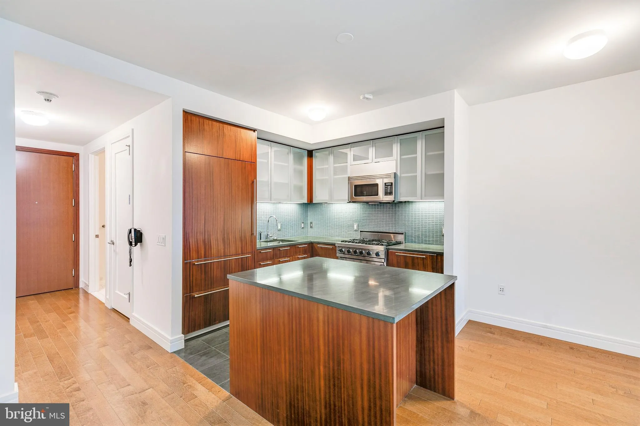 Philadelphia, Pennsylvania 19102, United States, 1 Bedroom Bedrooms, ,2 BathroomsBathrooms,Residential,Contingent,82359