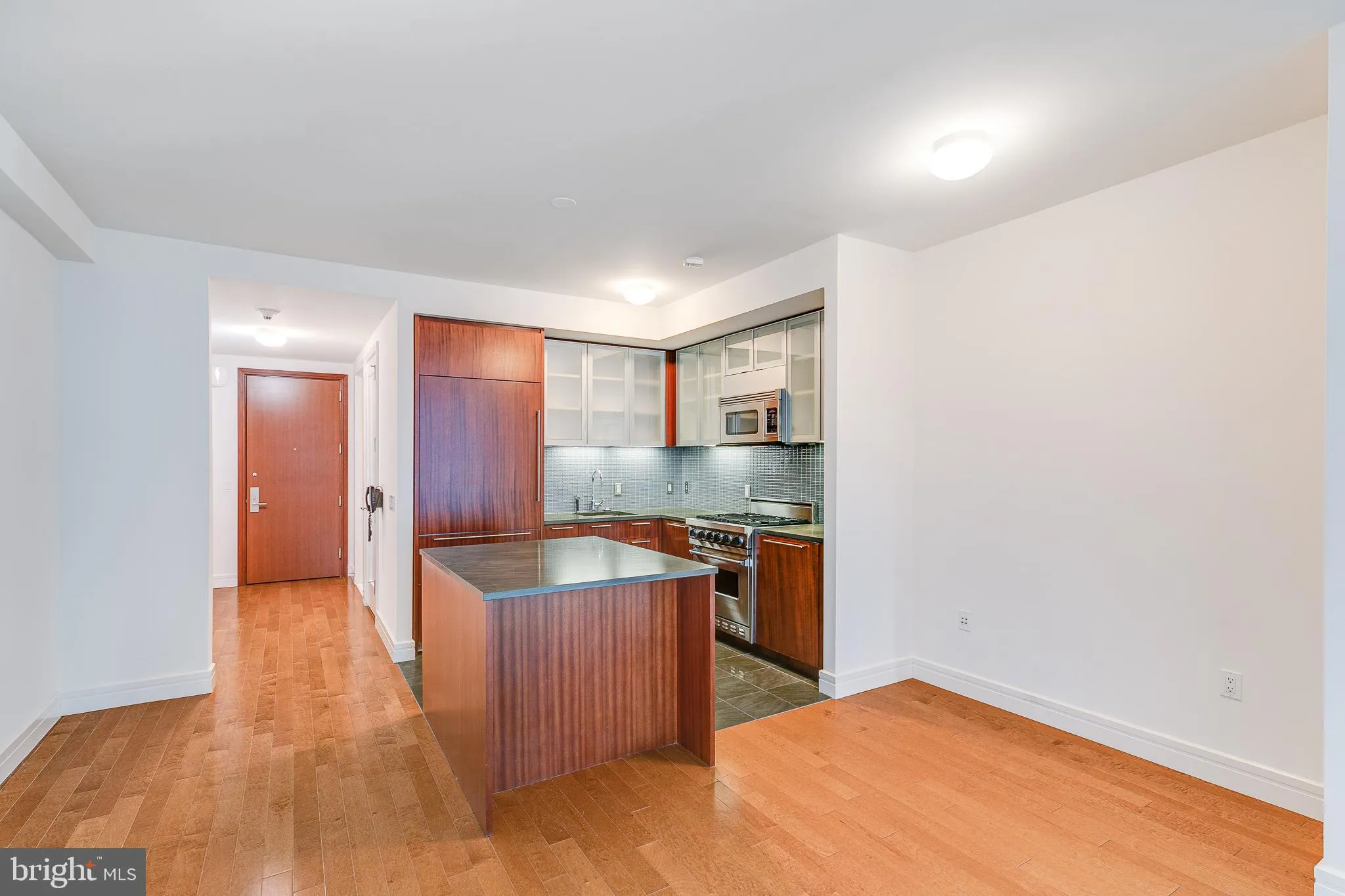 Philadelphia, Pennsylvania 19102, United States, 1 Bedroom Bedrooms, ,2 BathroomsBathrooms,Residential,Contingent,82359