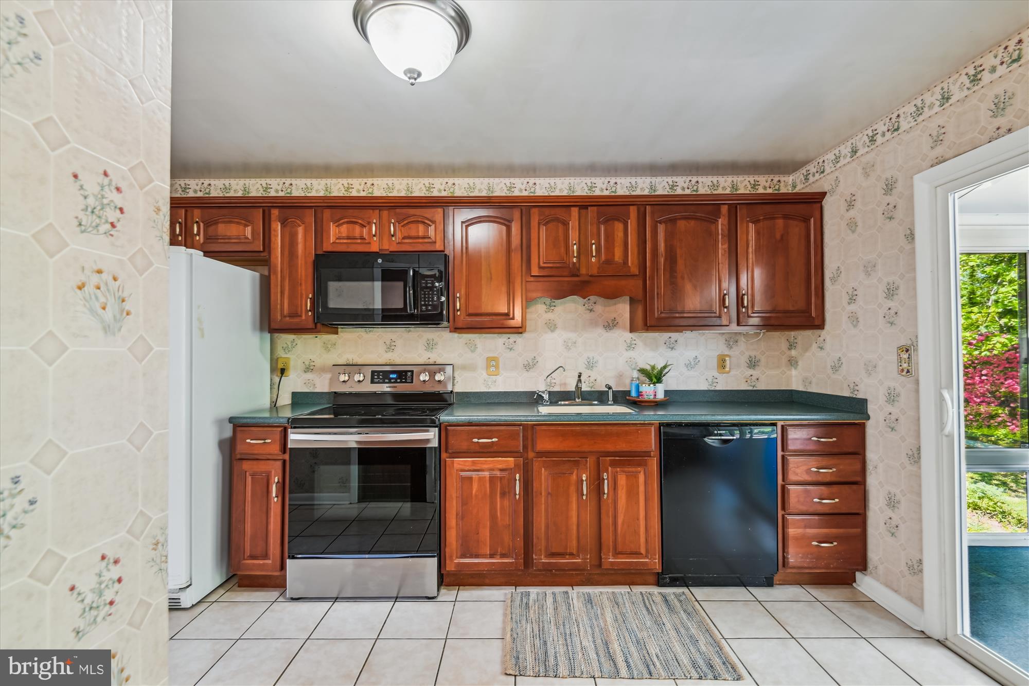 1176 GOLDFINCH LANE