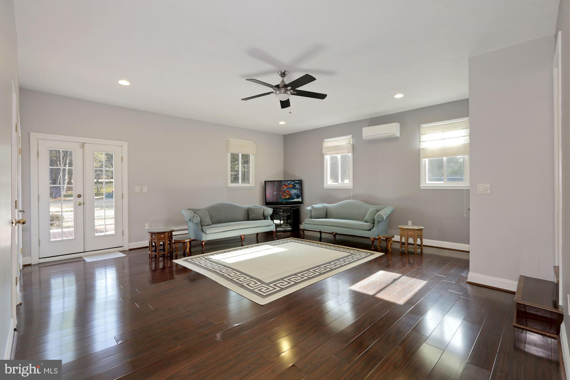 GLEN MILL KNOLLS - Residential