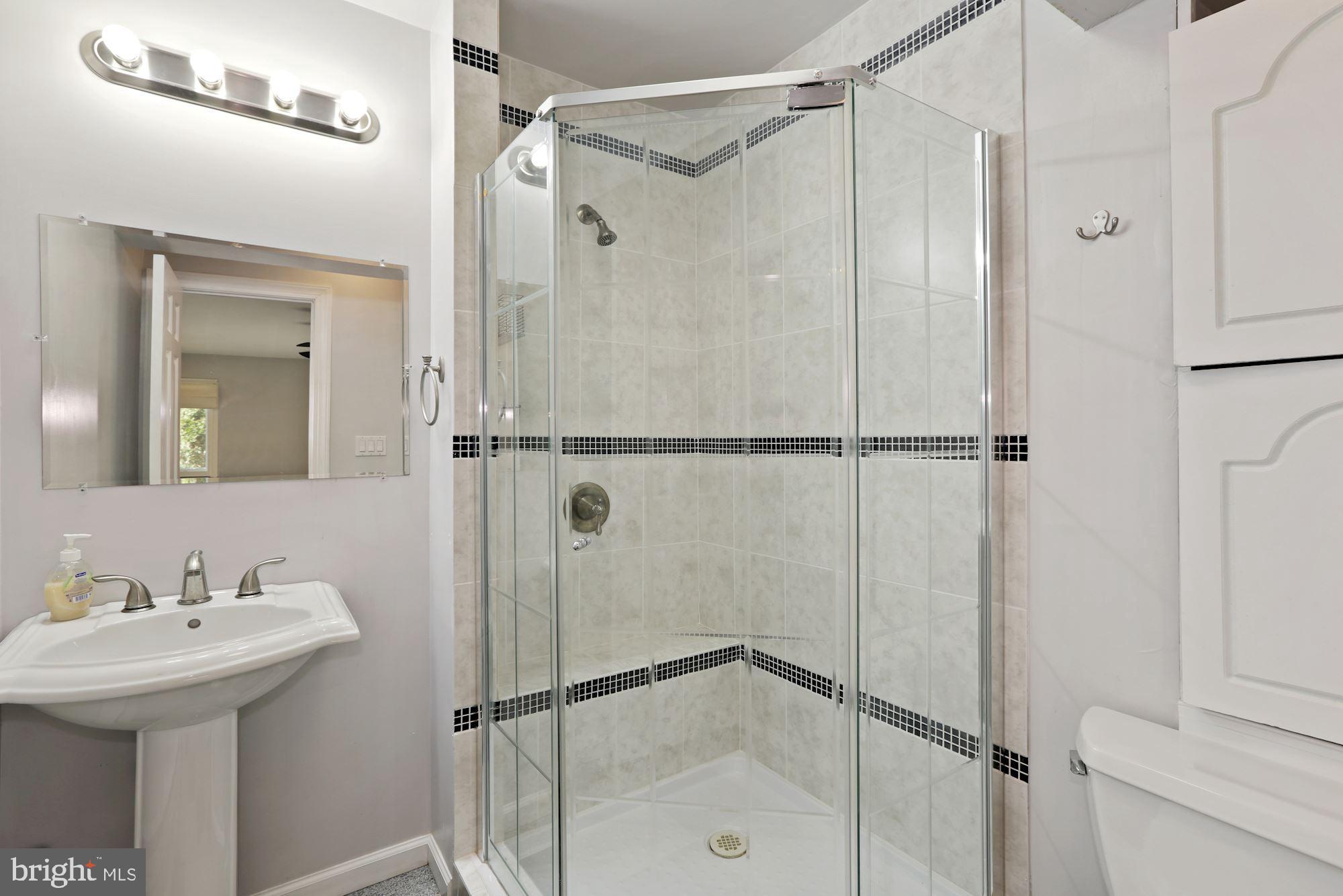 GLEN MILL KNOLLS - Residential