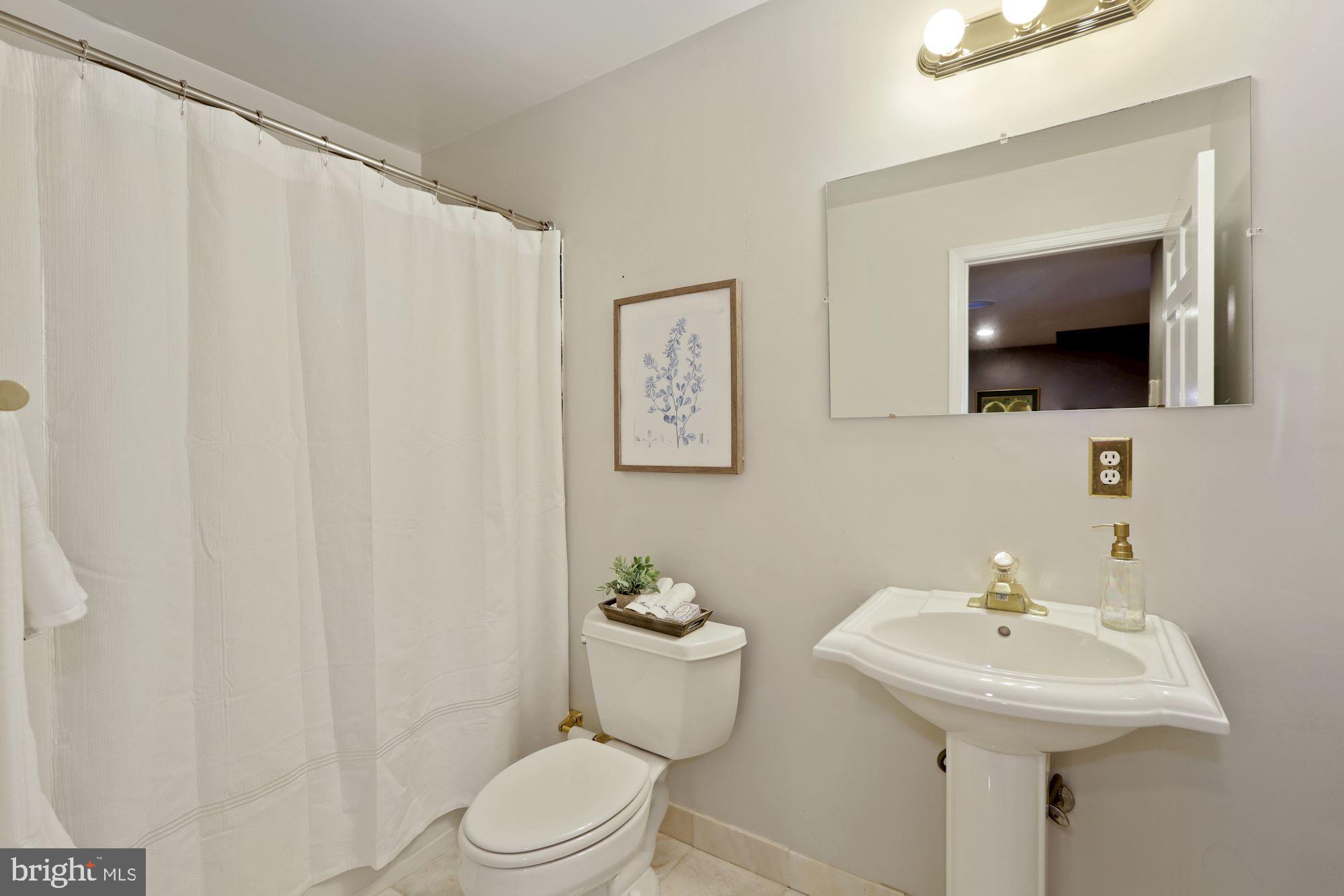 GLEN MILL KNOLLS - Residential