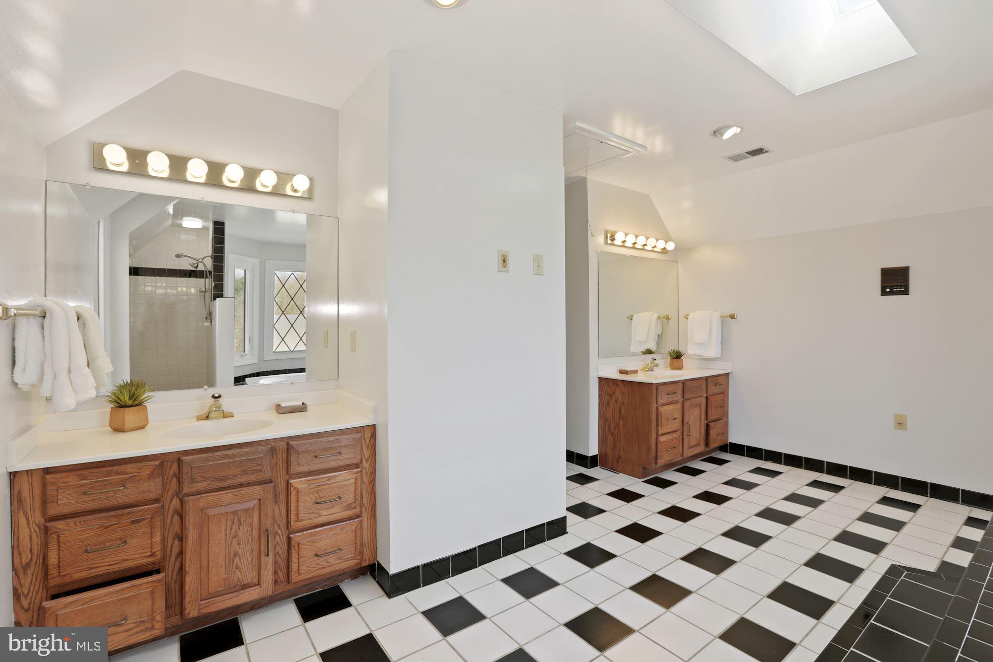 GLEN MILL KNOLLS - Residential