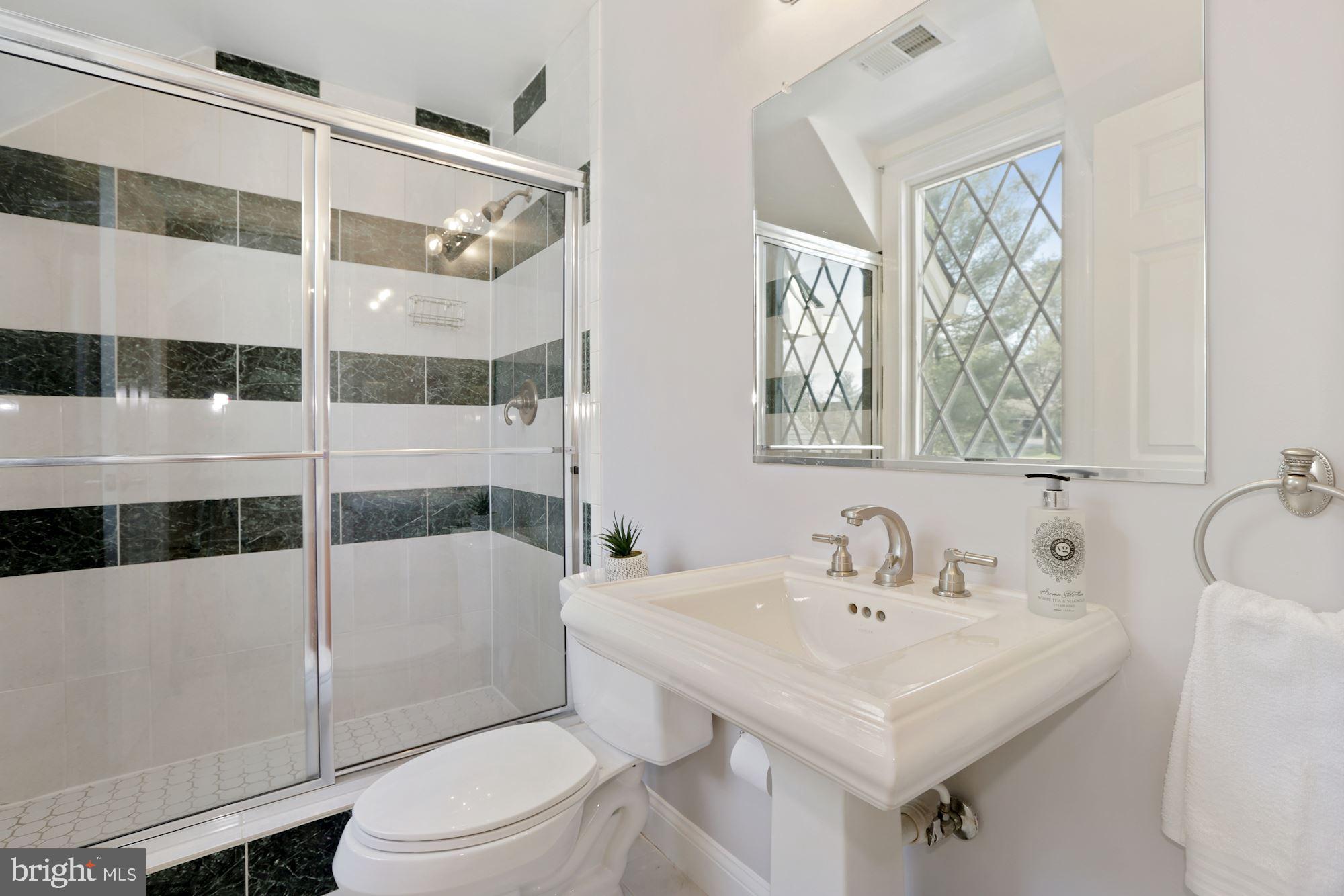 GLEN MILL KNOLLS - Residential