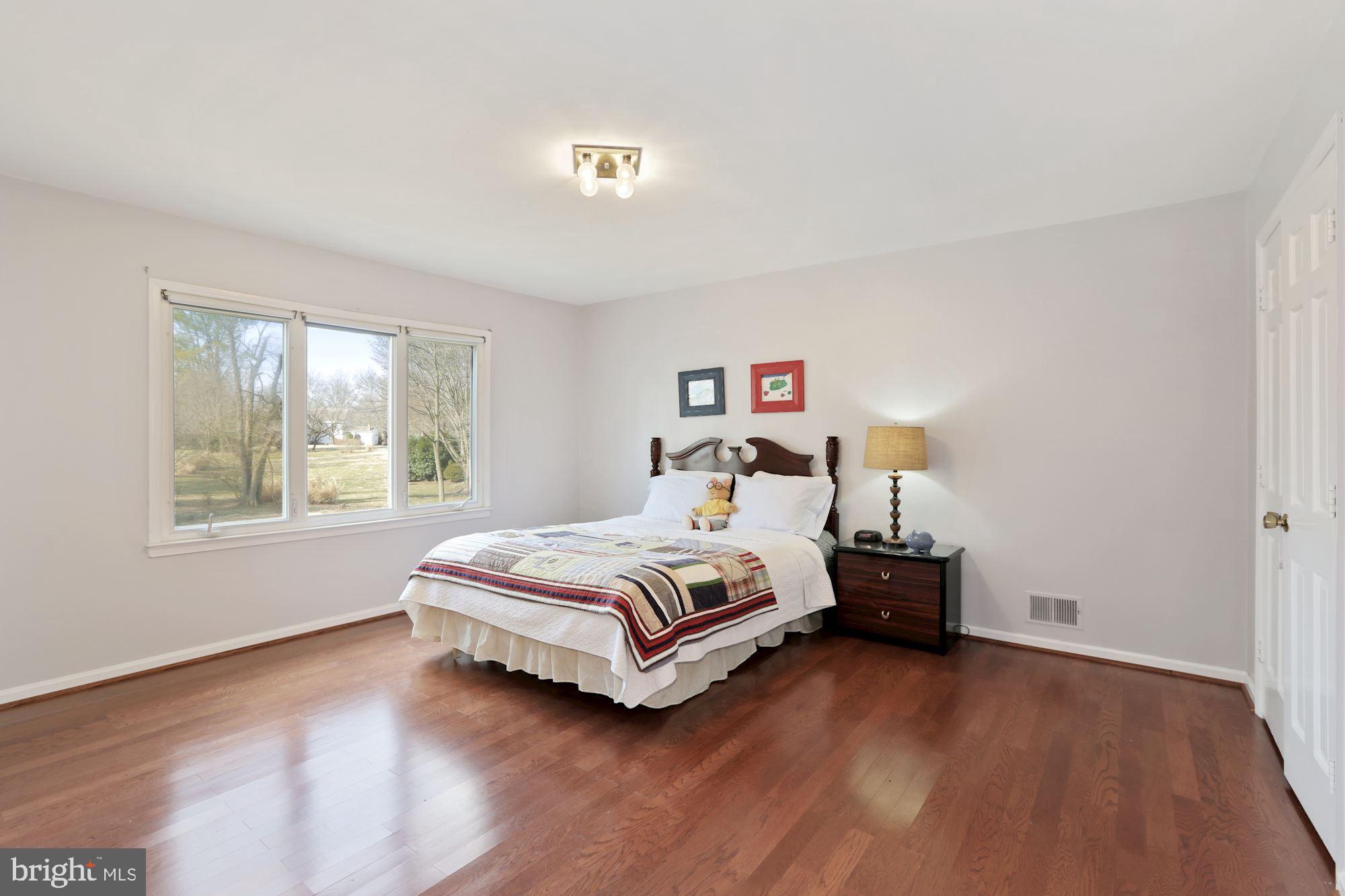 GLEN MILL KNOLLS - Residential