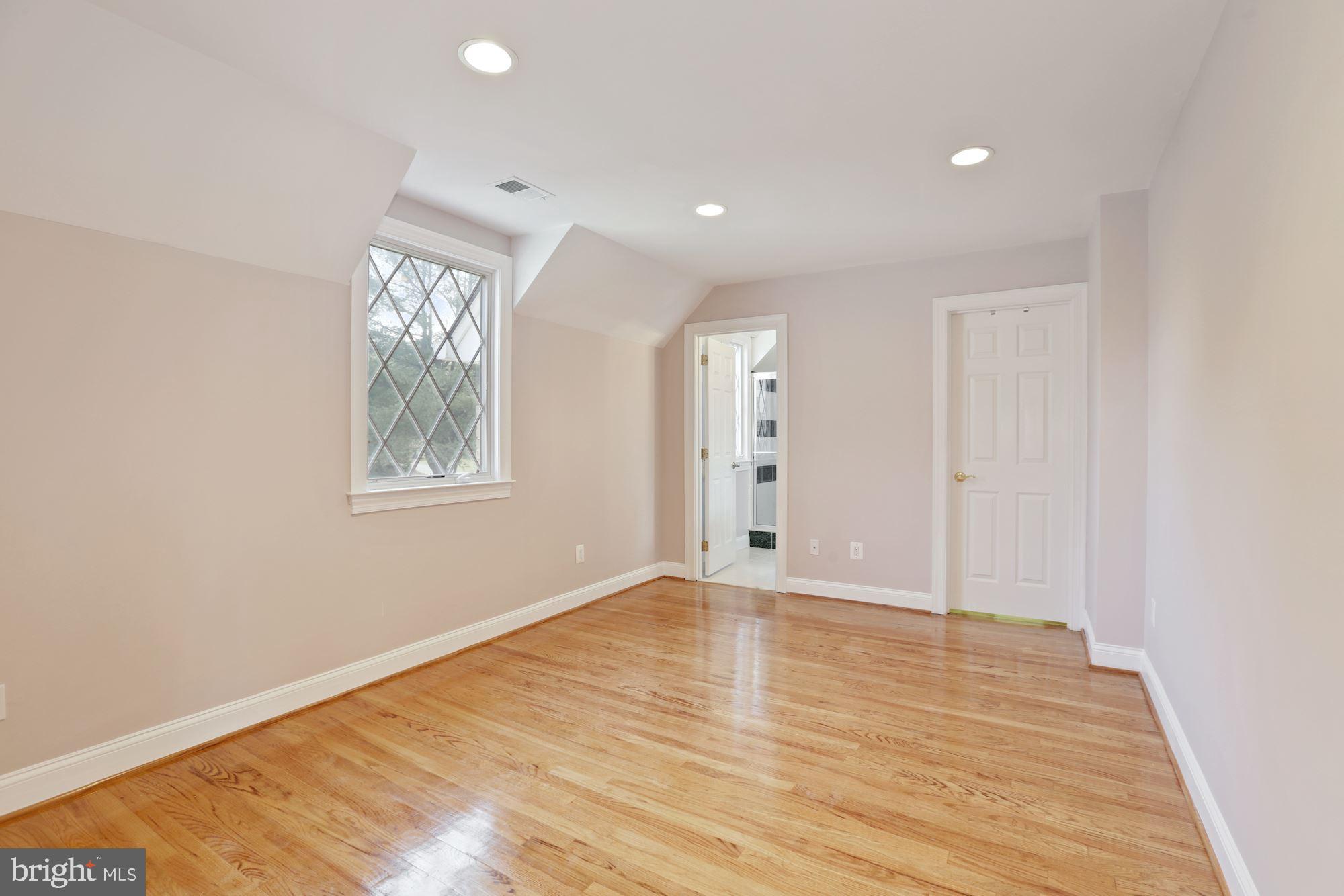 GLEN MILL KNOLLS - Residential