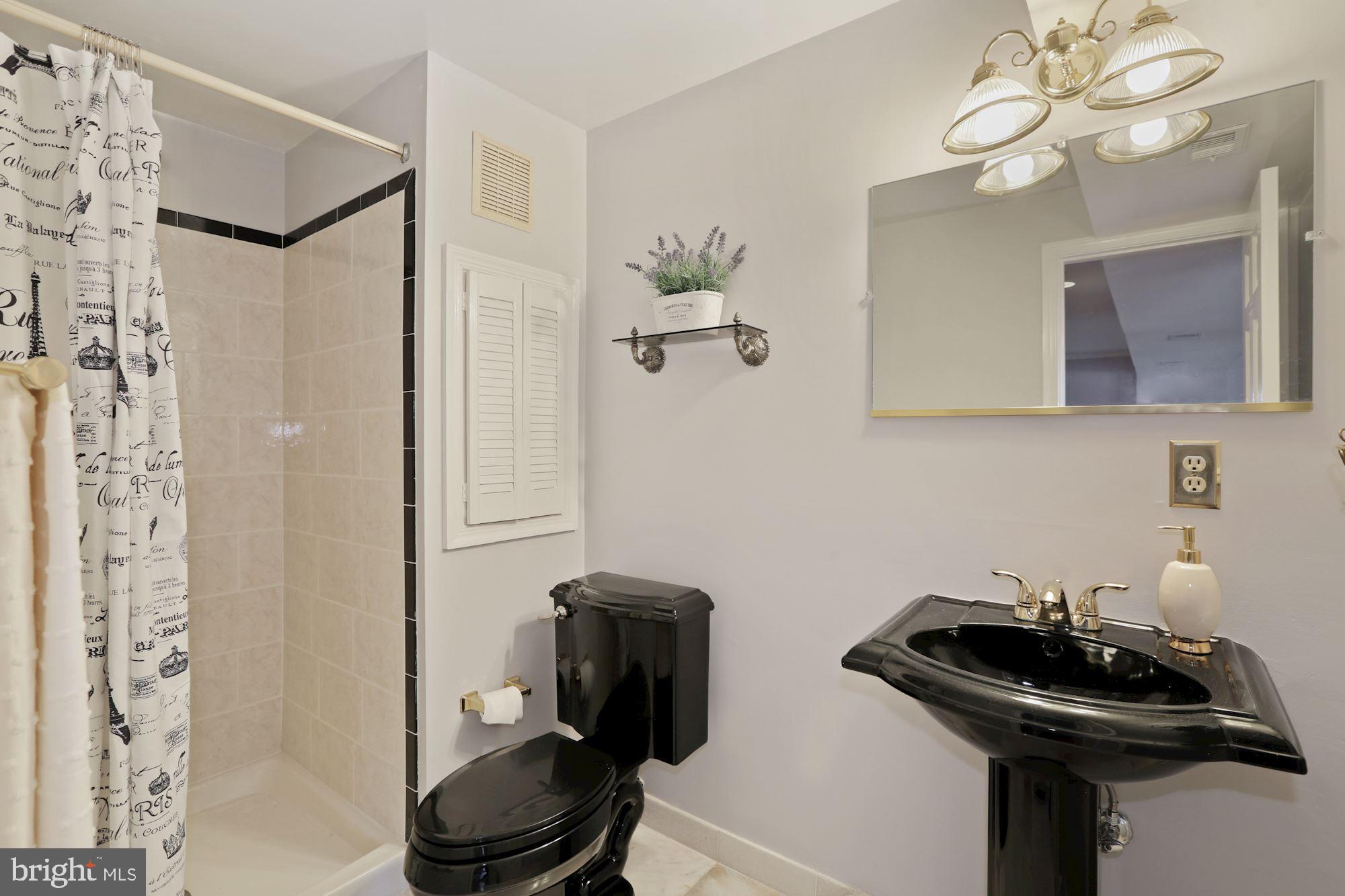 GLEN MILL KNOLLS - Residential