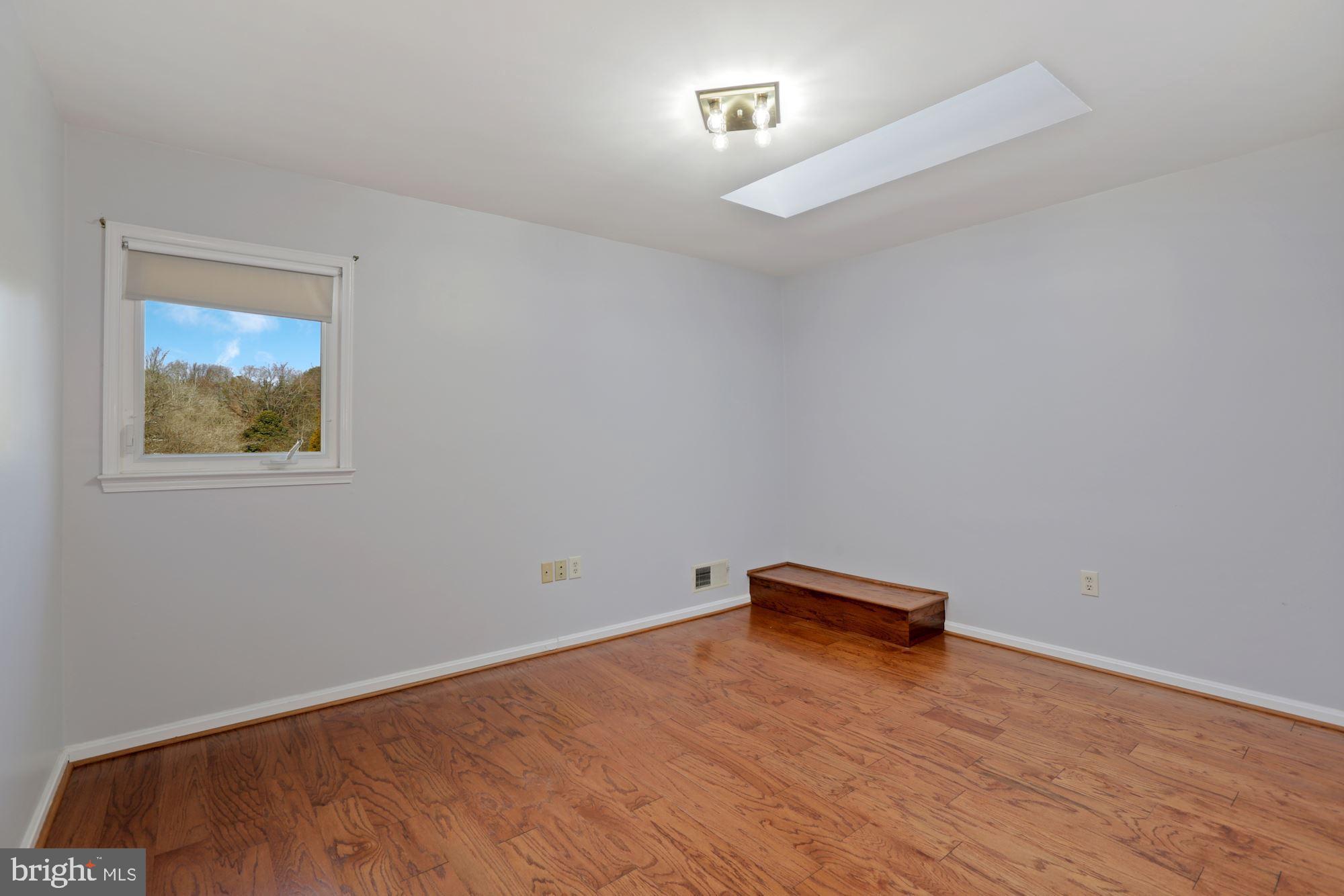 GLEN MILL KNOLLS - Residential