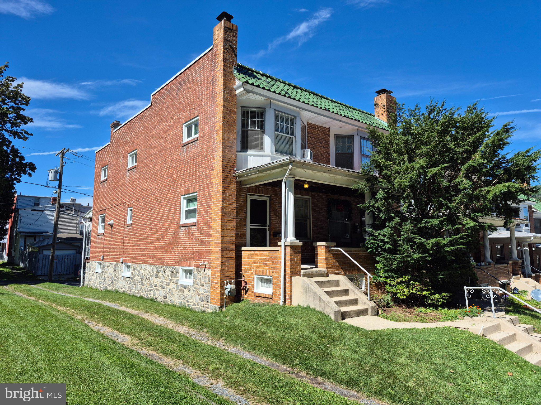 612 S 19TH STREET