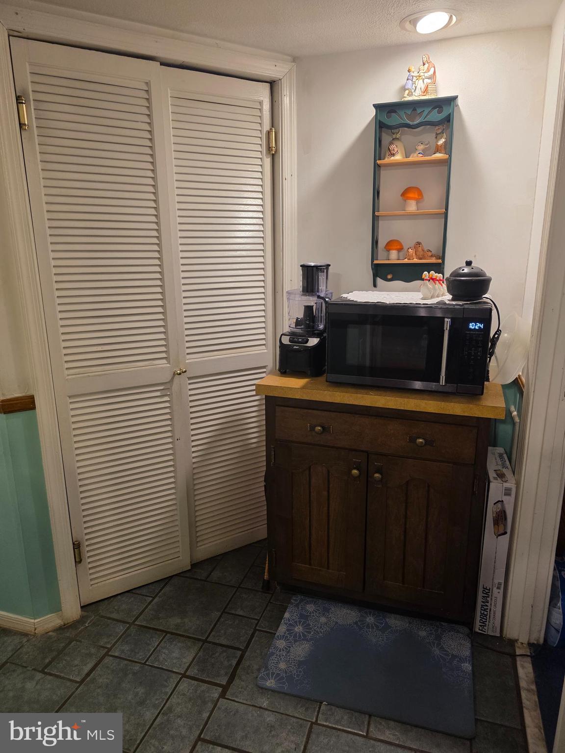 CRESTWOOD ACRES - Residential