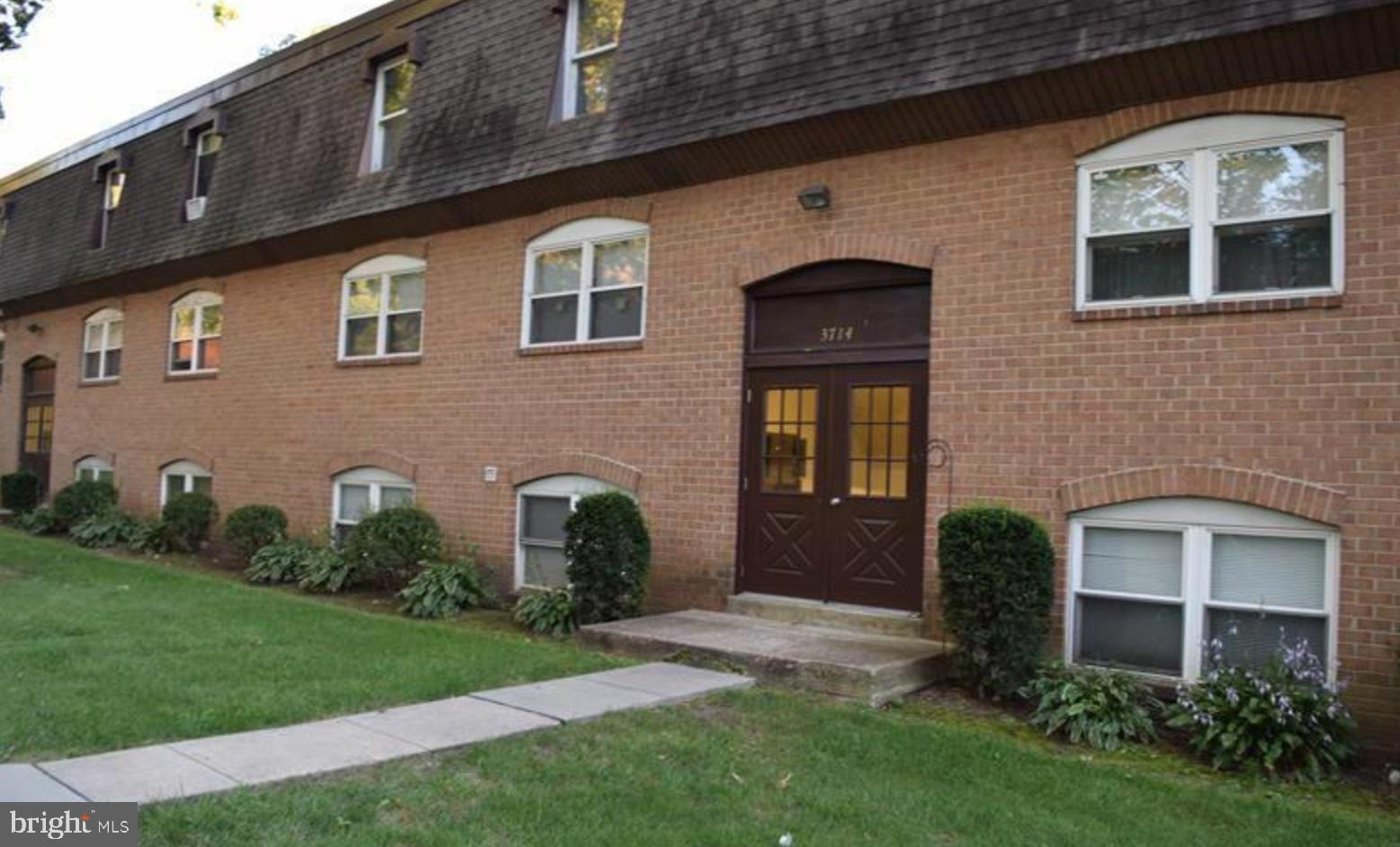 UNIT IS NOW VACANT, tenant recently moved out
Excellent 2 bed, 1 bath condo for rent a block of Walther Blvd in the LCV Condo Buildings.
This unit has all electric utilities, central air, forced air heat - all in great condition.