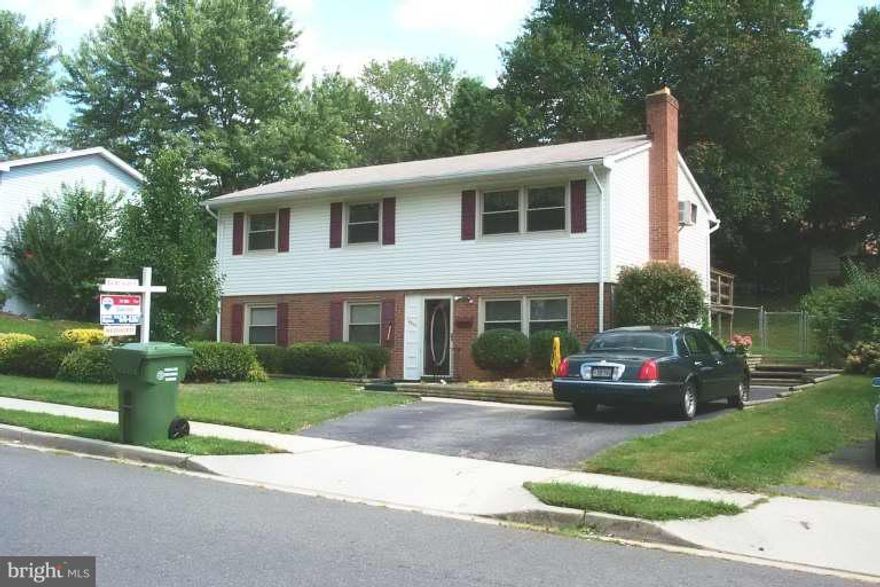 Popular Upton plan in H-section close to PW Parkway and Dale Blvd. Possible inlaw suite in lower level. Not yet approved, 1-bank HAFA short sale by exp. CDPE. Buyer pays $2500 seller attorney fee.  AS IS.