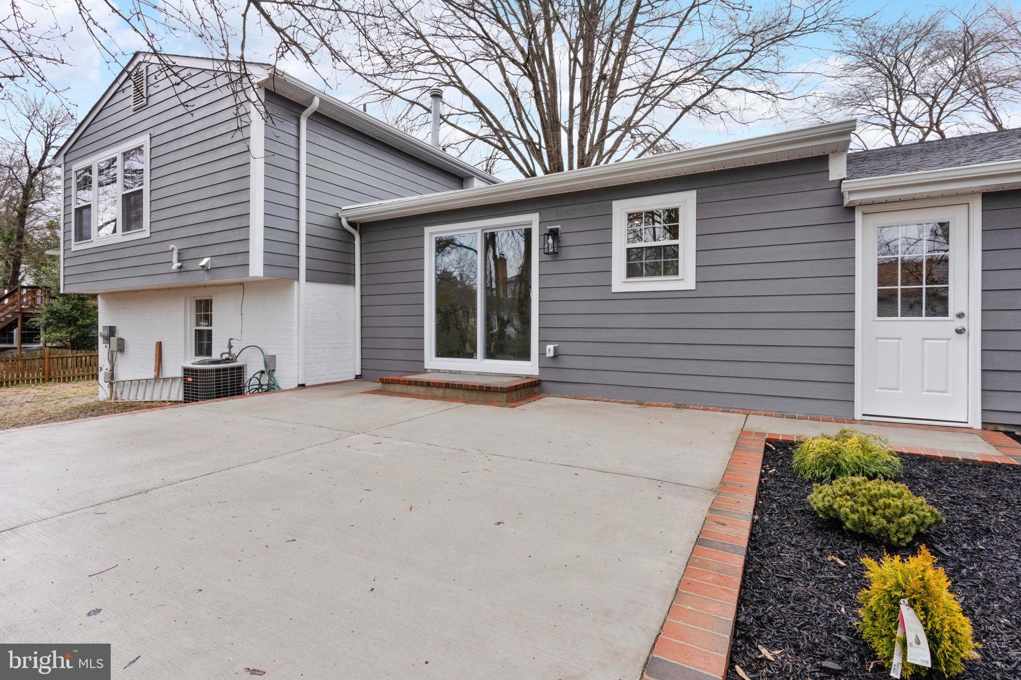 RIVERSIDE PARK HESSICK - Residential