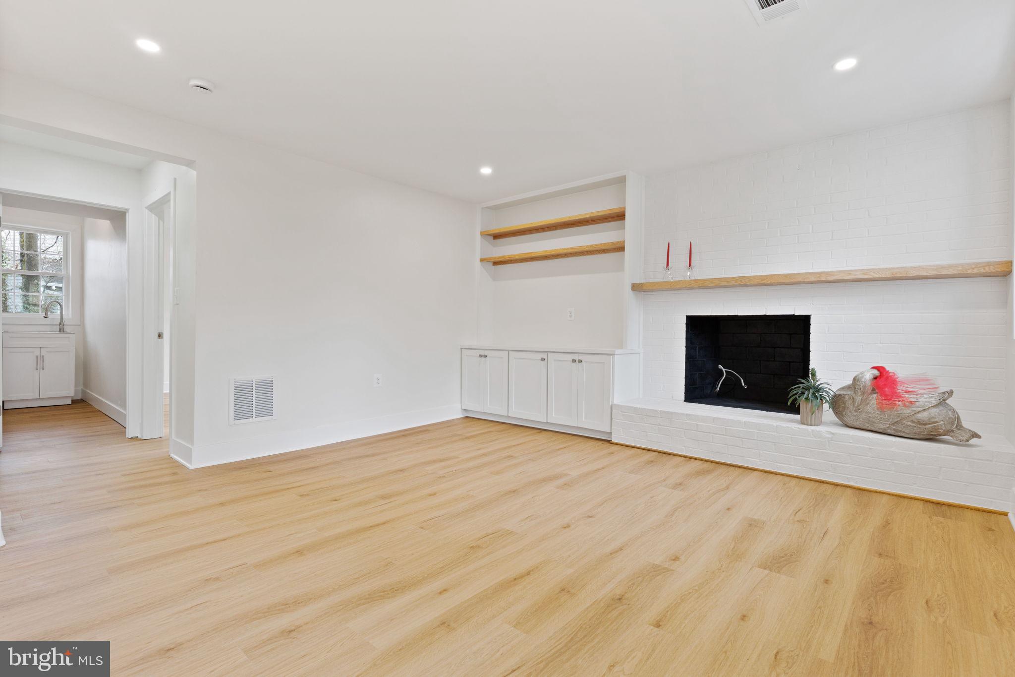 RIVERSIDE PARK HESSICK - Residential