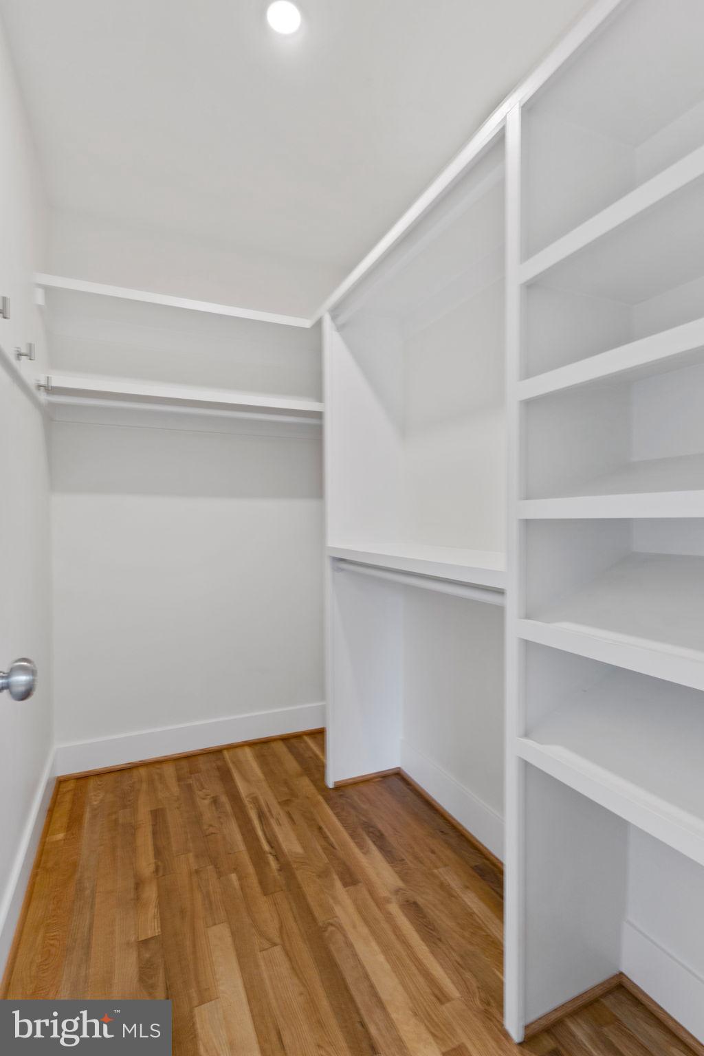 RIVERSIDE PARK HESSICK - Residential