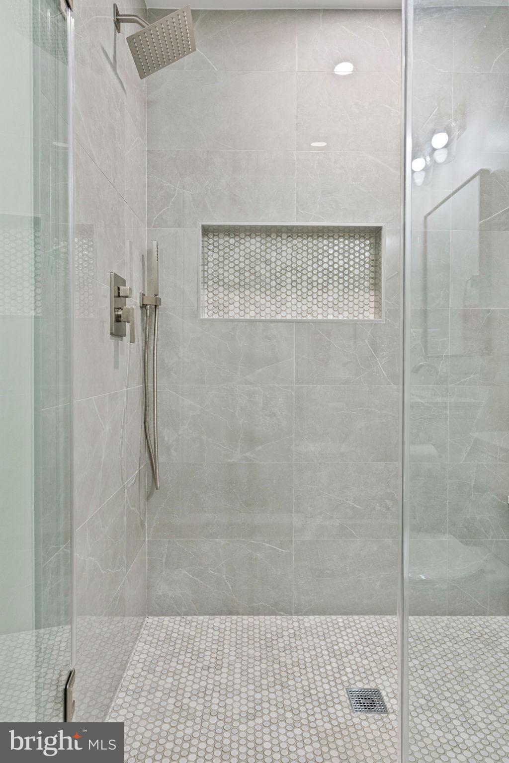 RIVERSIDE PARK HESSICK - Residential