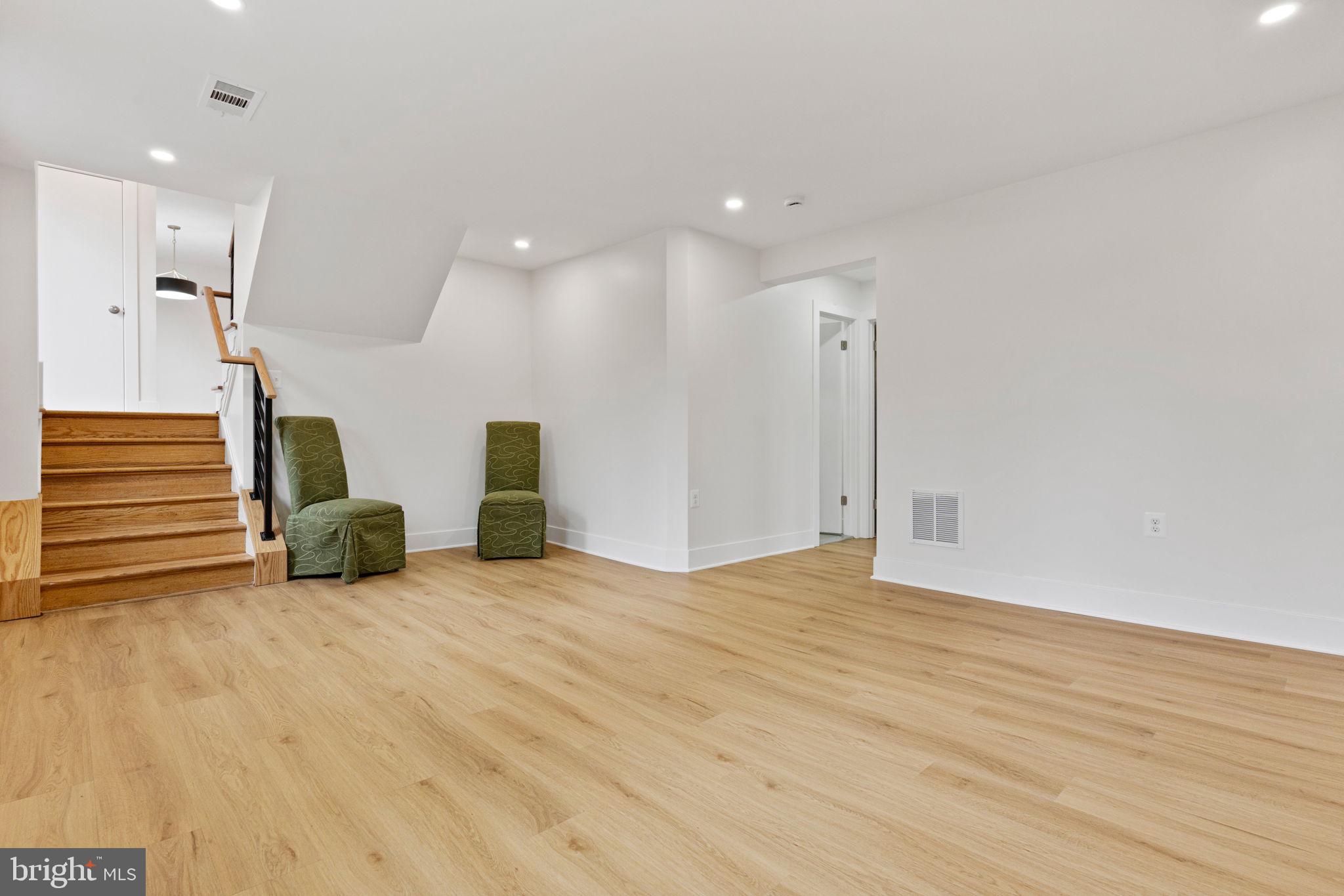 RIVERSIDE PARK HESSICK - Residential