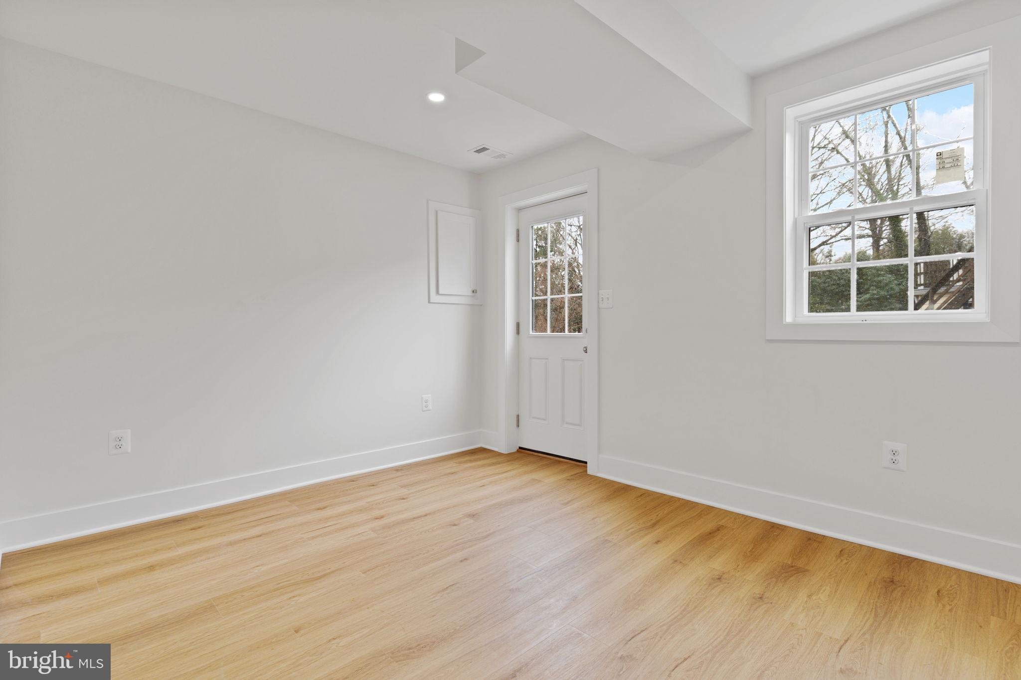 RIVERSIDE PARK HESSICK - Residential