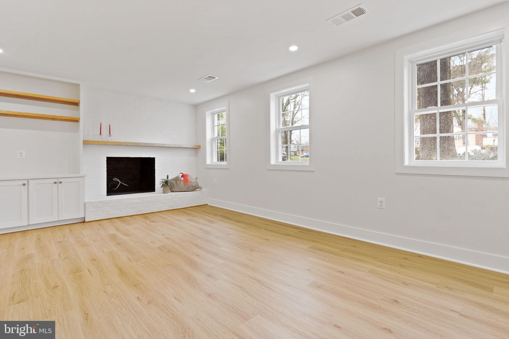 RIVERSIDE PARK HESSICK - Residential