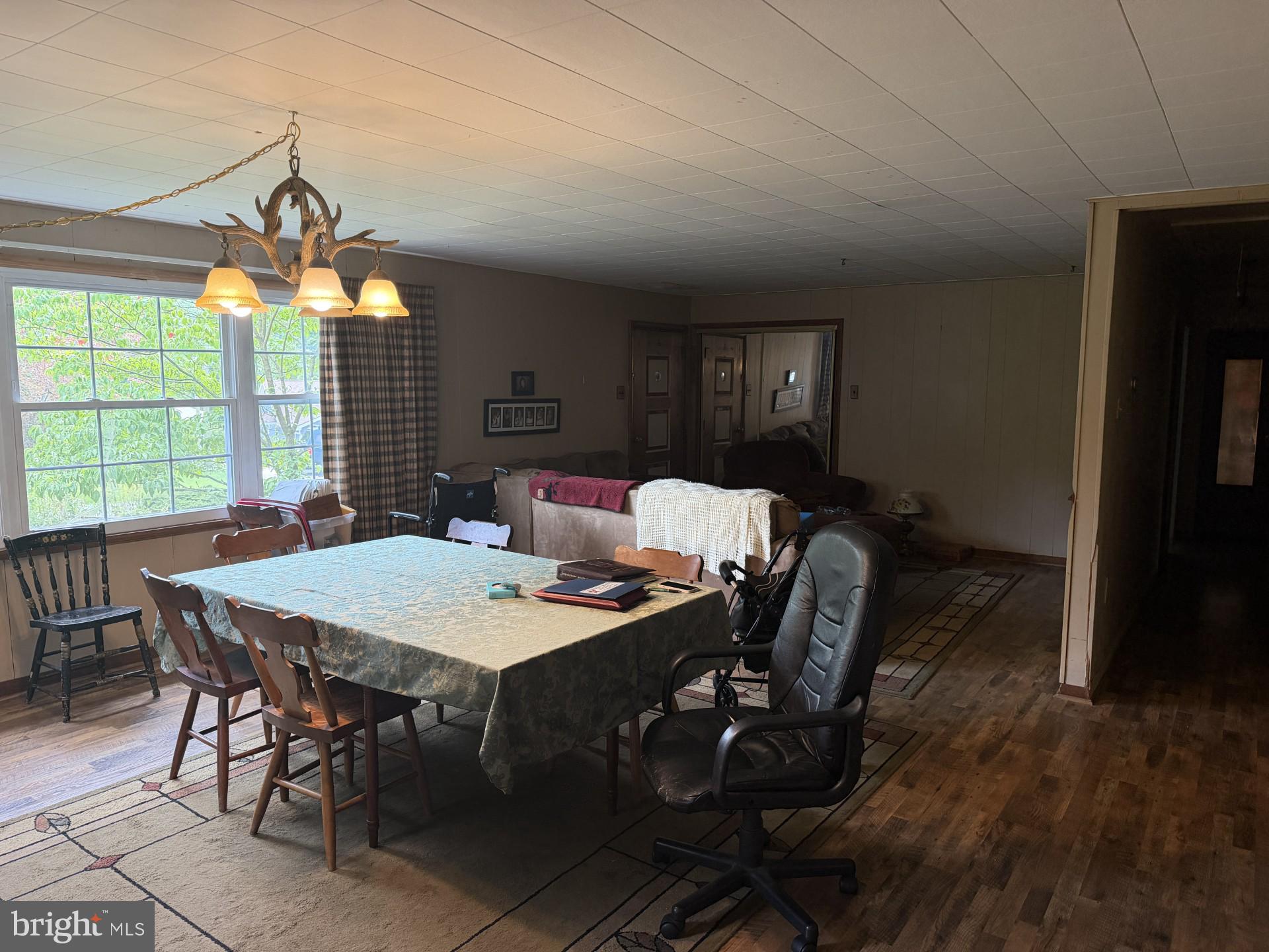 117 LAKESIDE DRIVE