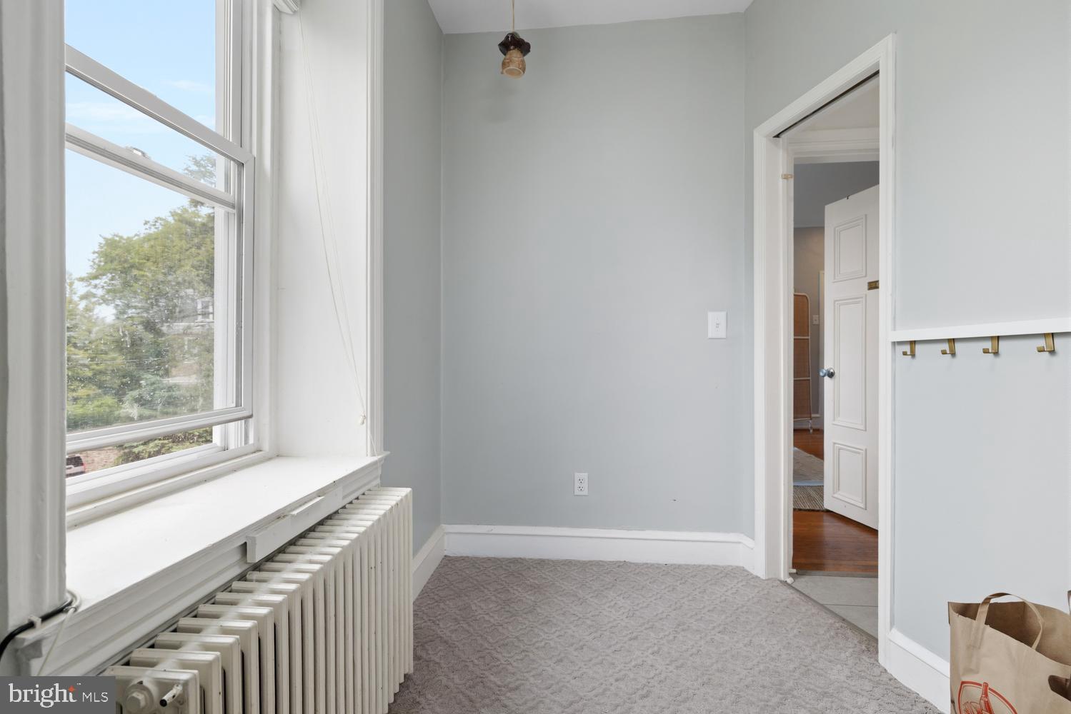 EAST FALLS - Residential