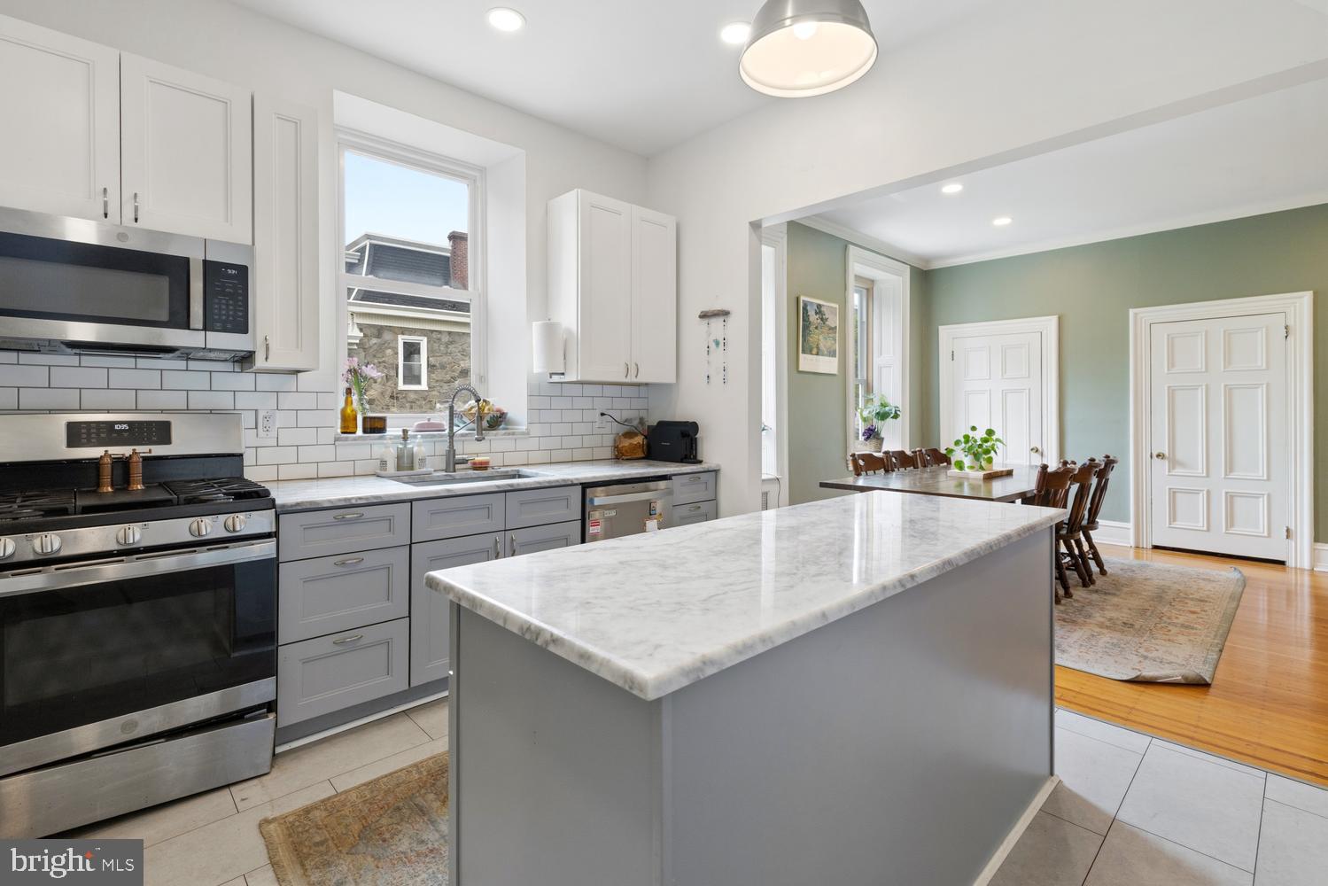 EAST FALLS - Residential