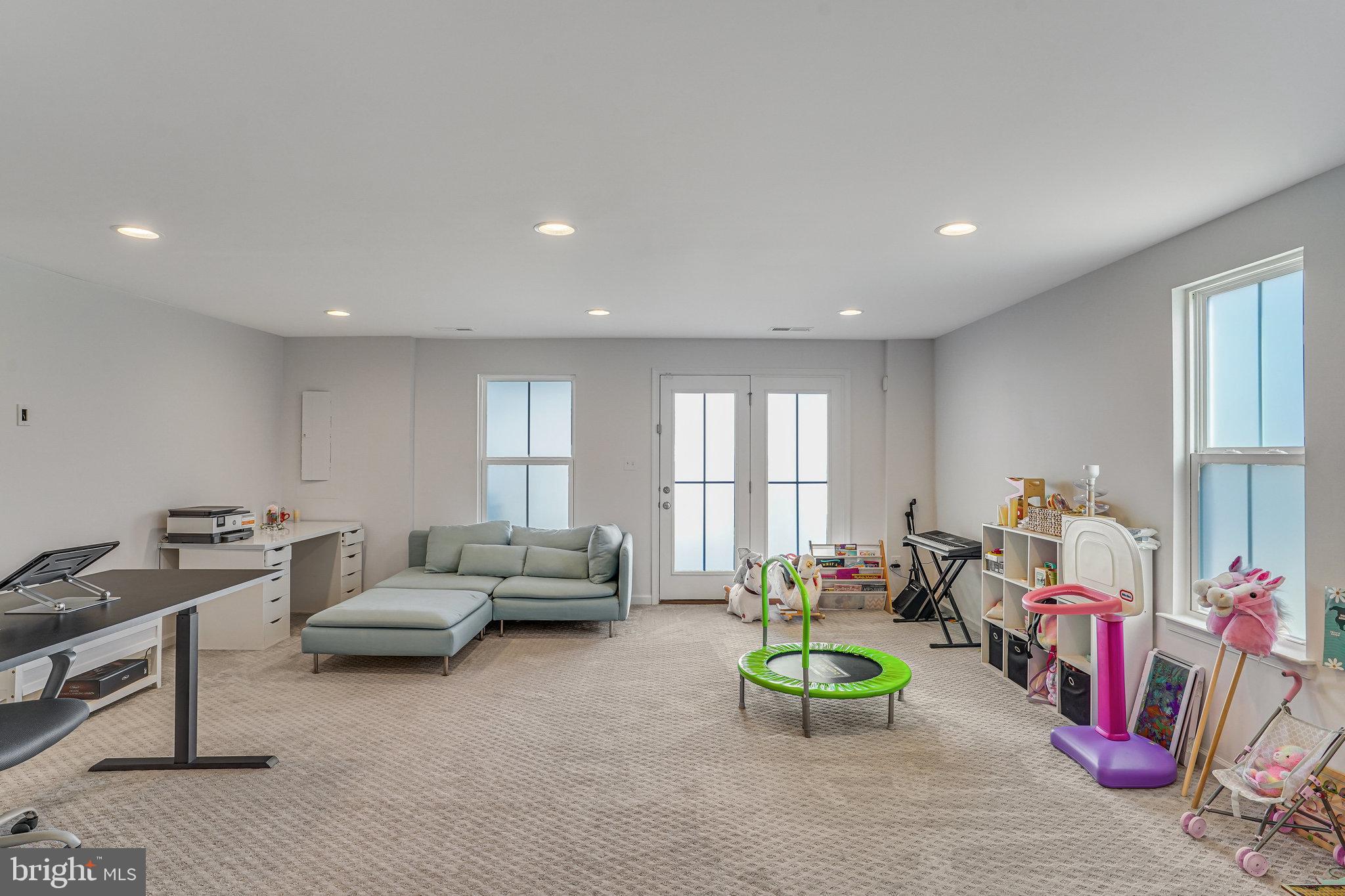 BRADLEY SQUARE - Residential Lease