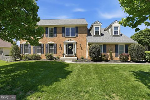 Photo of 1 Griswold Ct, STERLING, VA 20165 (MLS # VALO2122028)