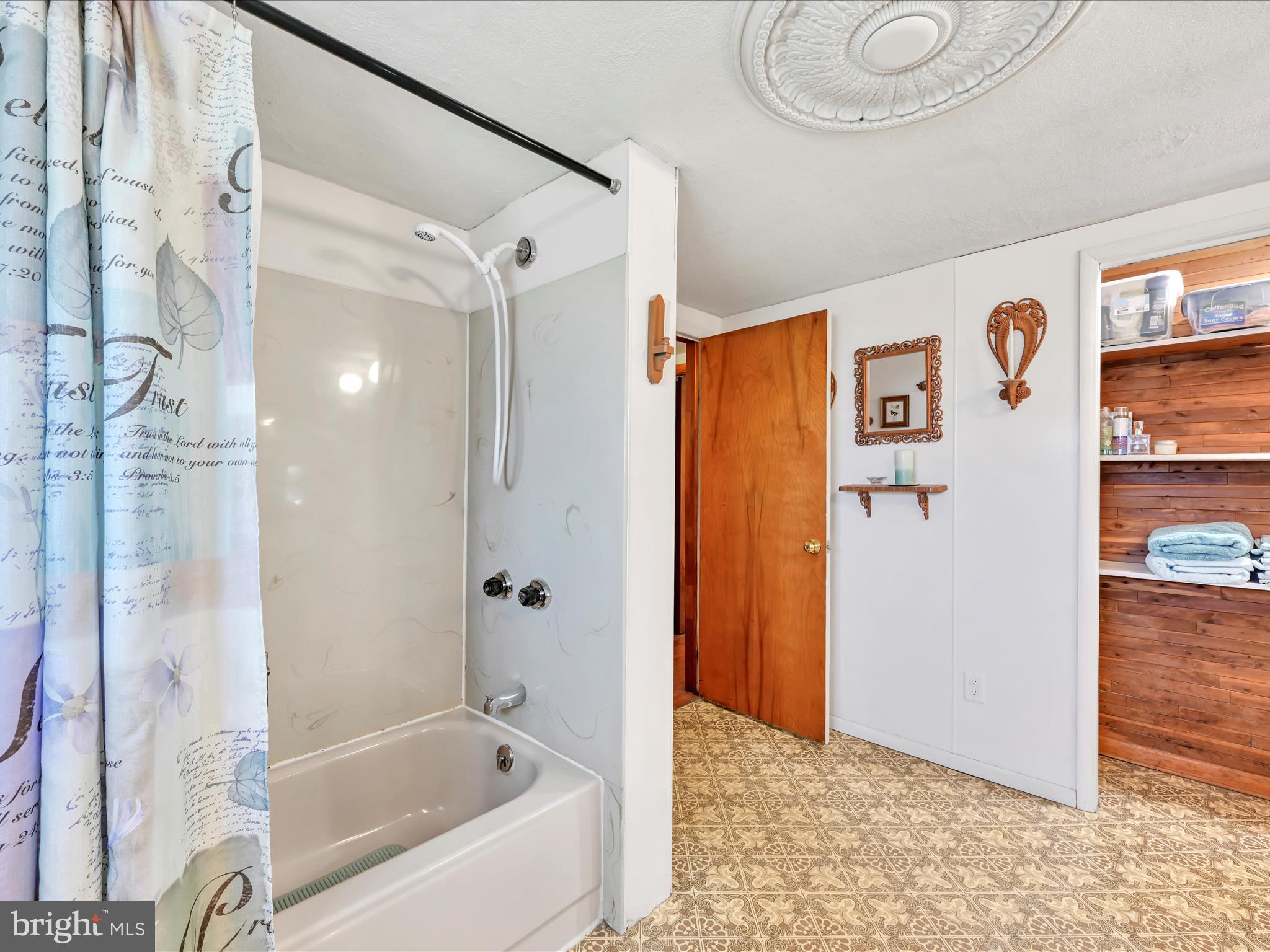 FARMDALE - Residential