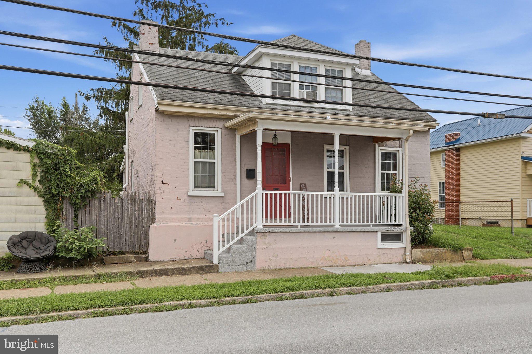 105 S ARTIZAN STREET