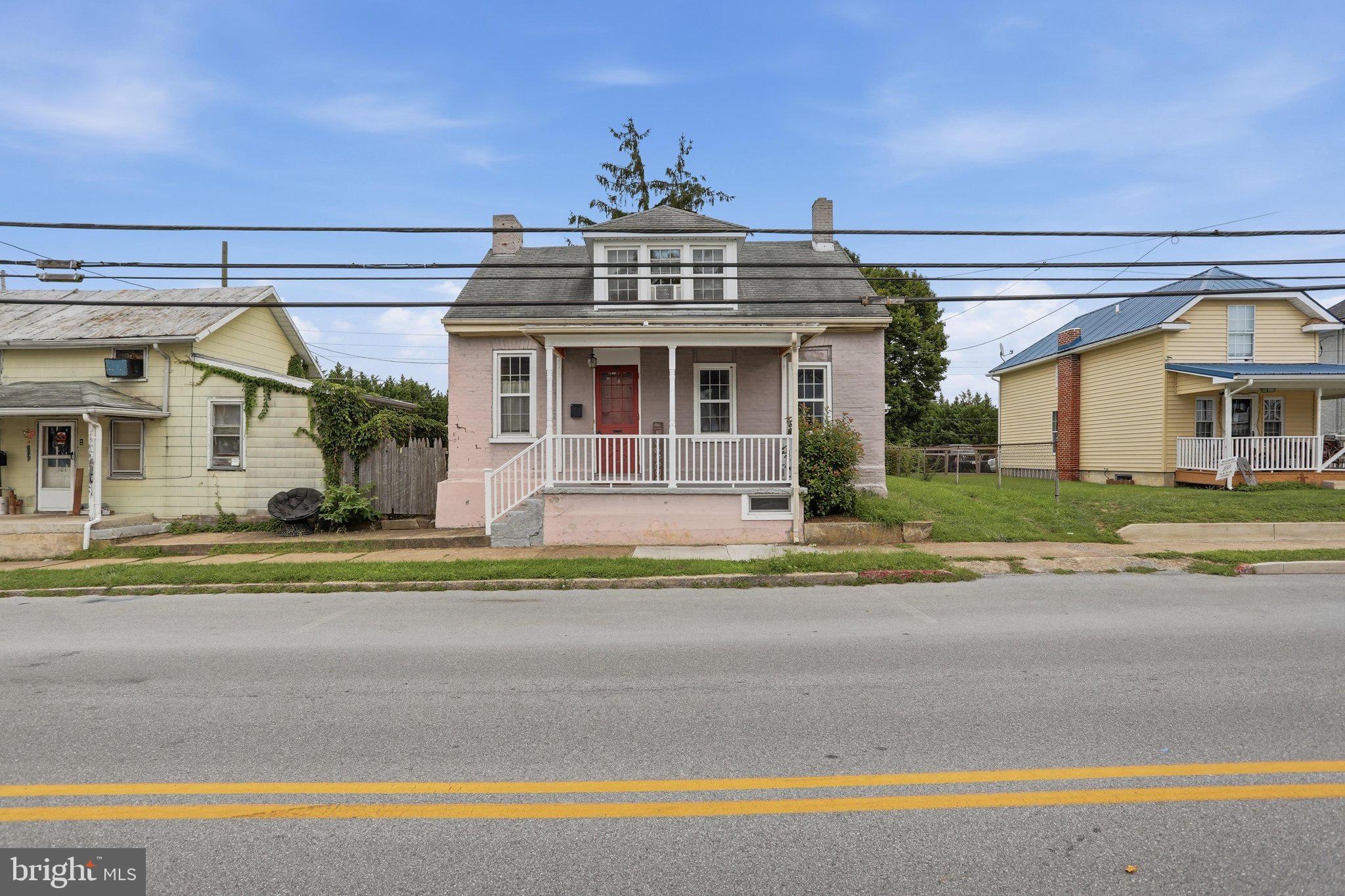 105 S ARTIZAN STREET