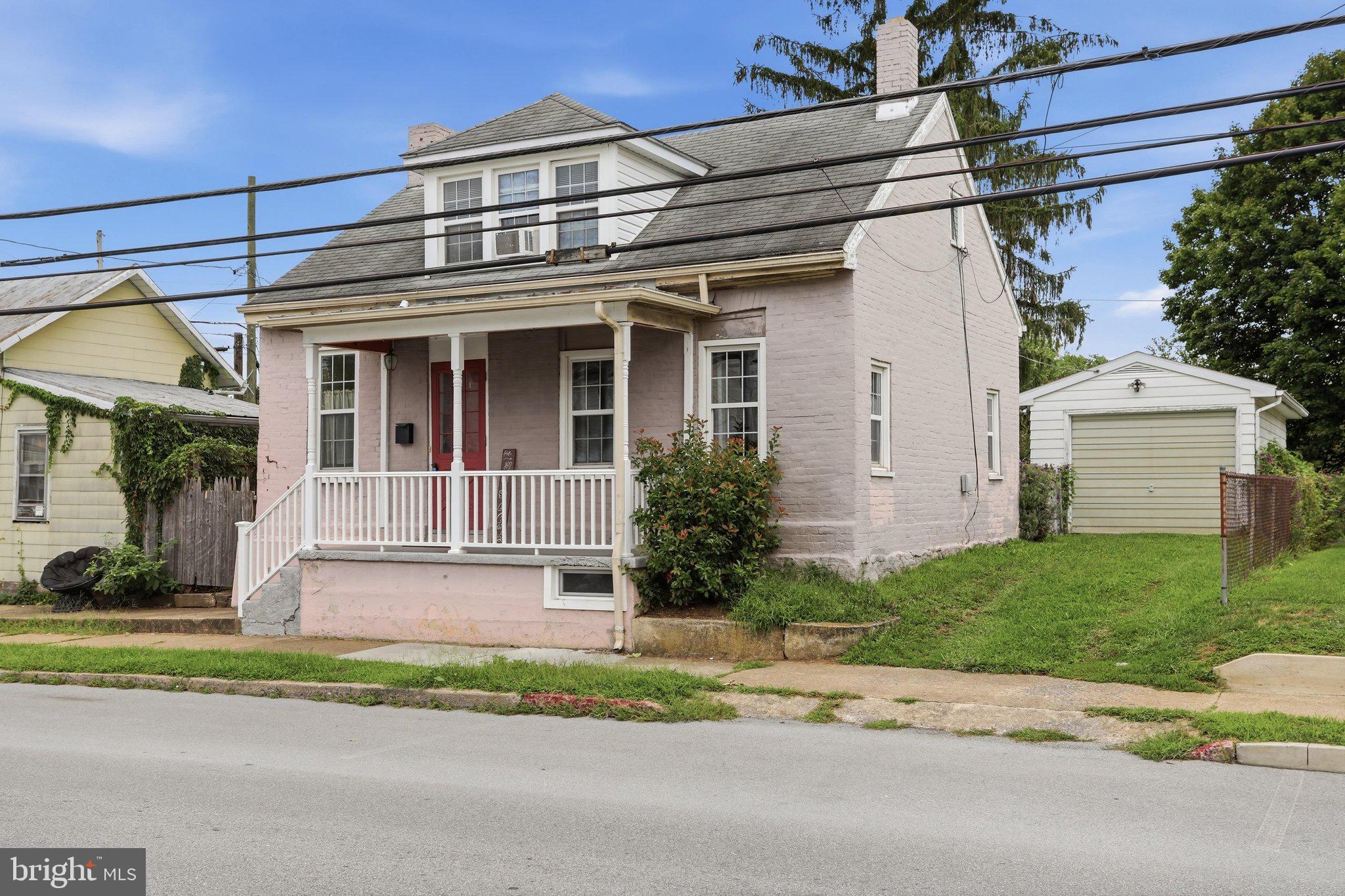 105 S ARTIZAN STREET