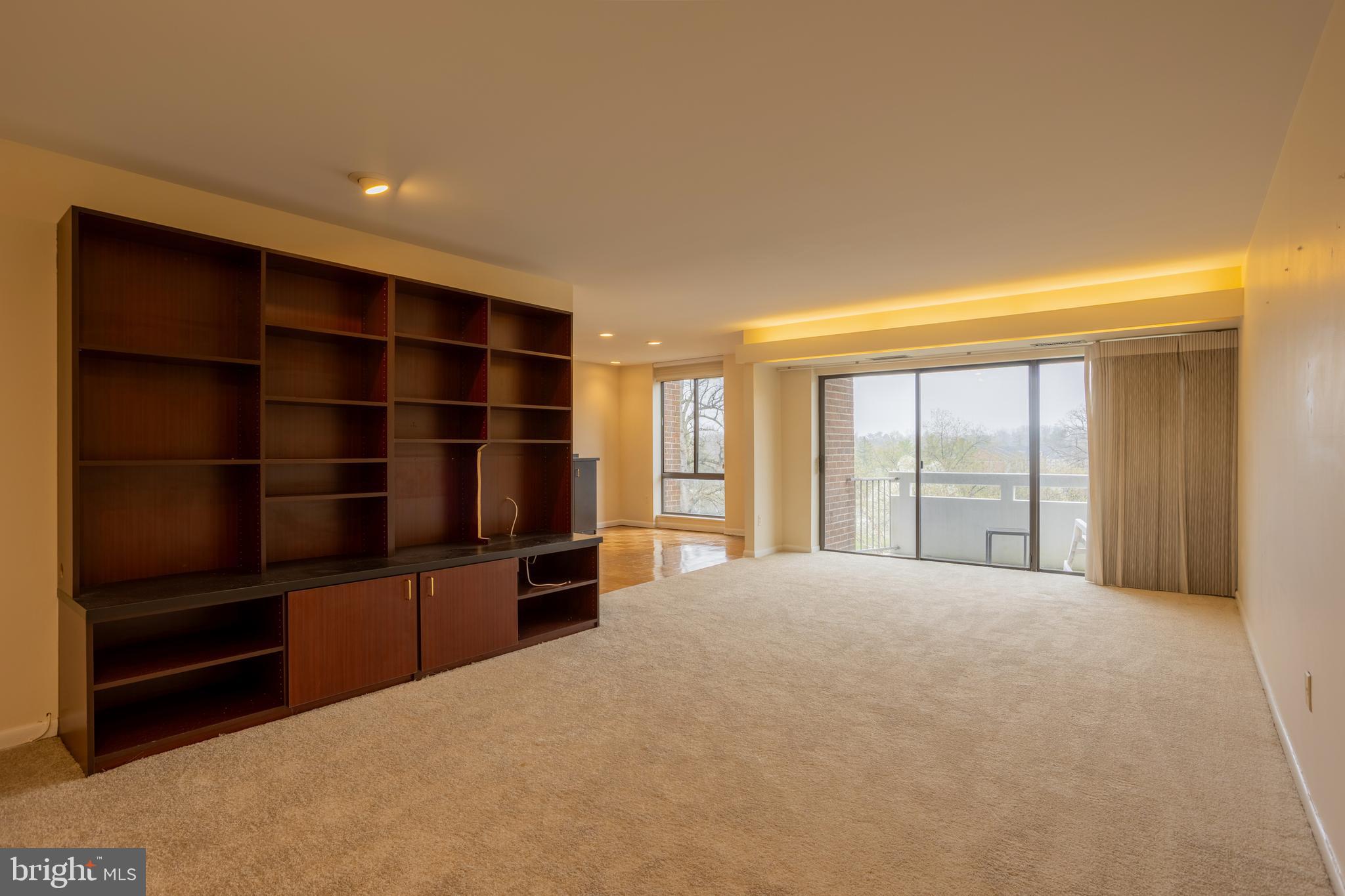 SUBURBAN OAKS - Residential