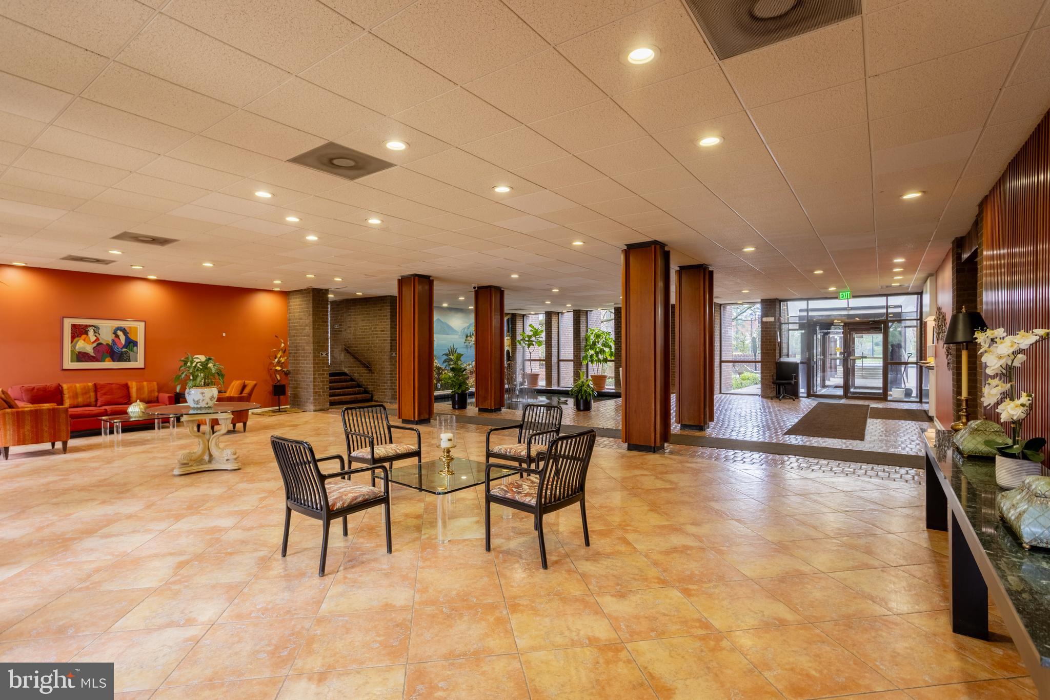 SUBURBAN OAKS - Residential