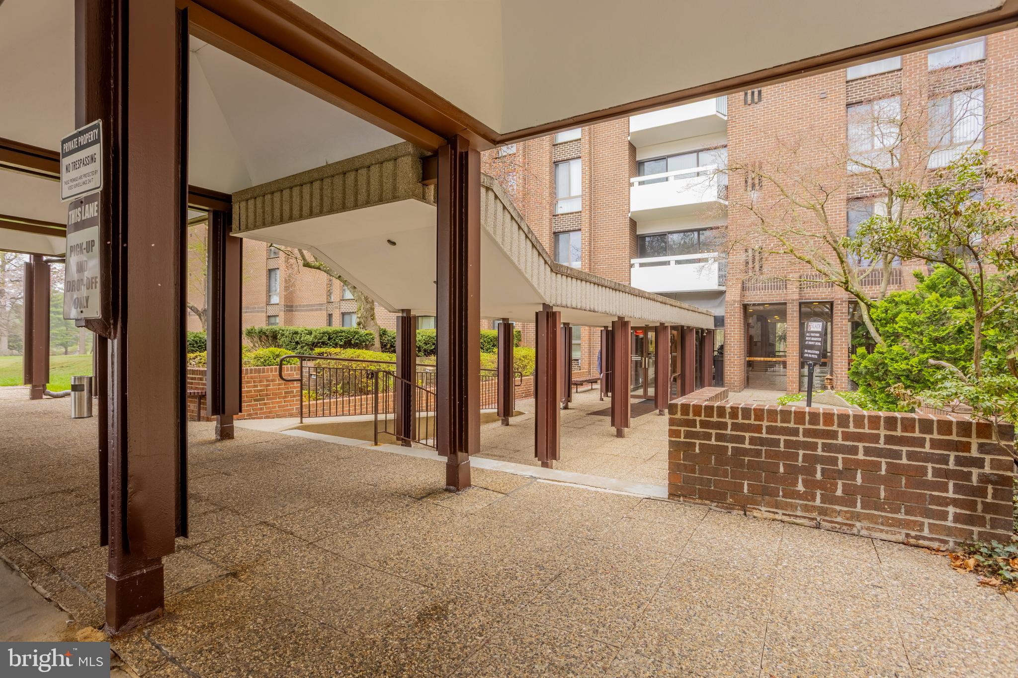 SUBURBAN OAKS - Residential