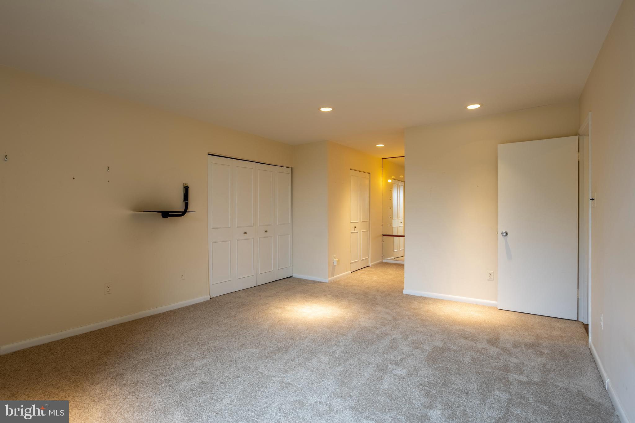 SUBURBAN OAKS - Residential