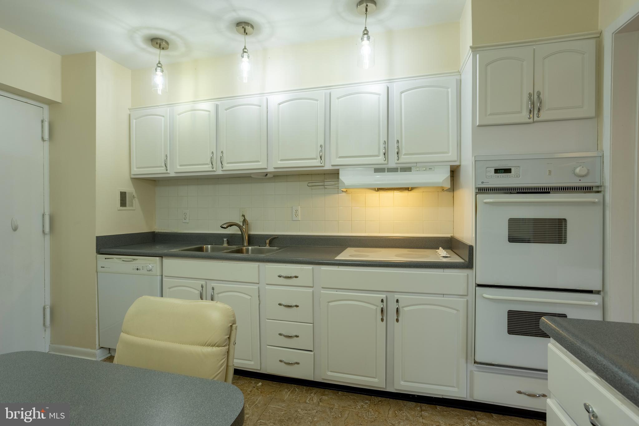 SUBURBAN OAKS - Residential