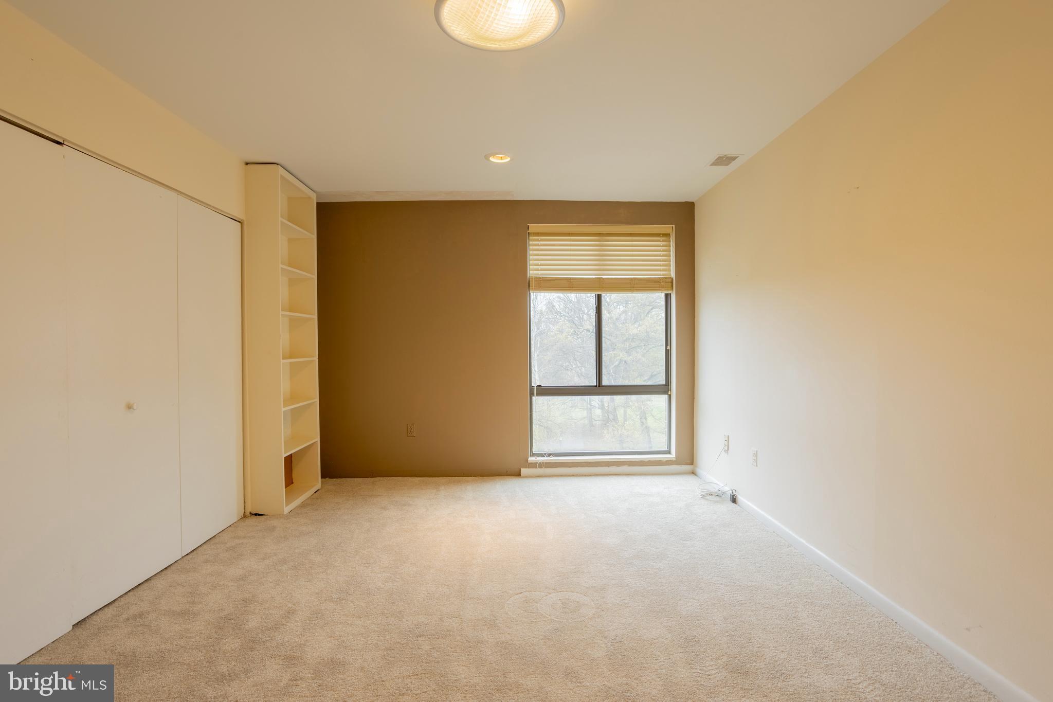 SUBURBAN OAKS - Residential