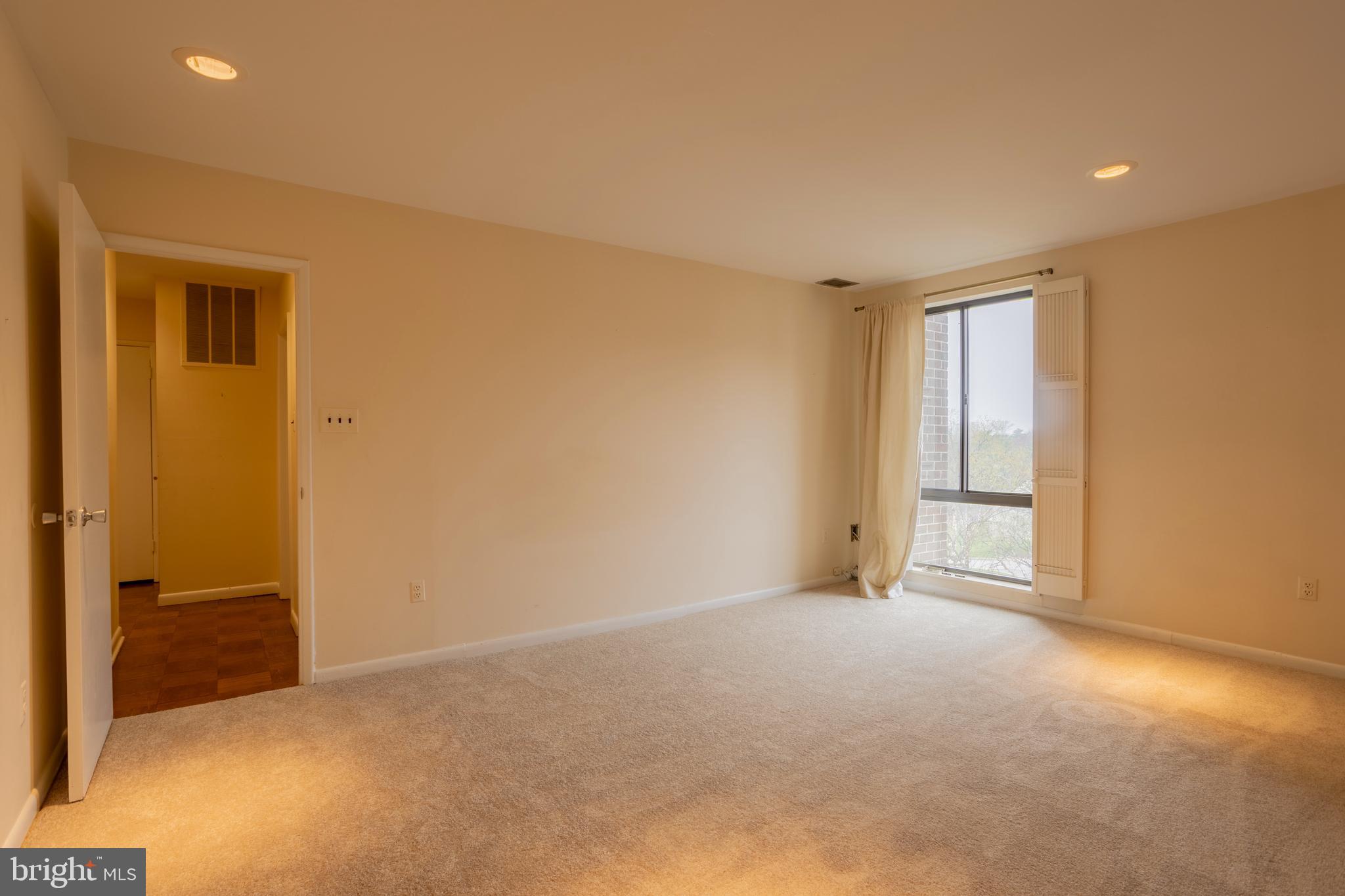 SUBURBAN OAKS - Residential