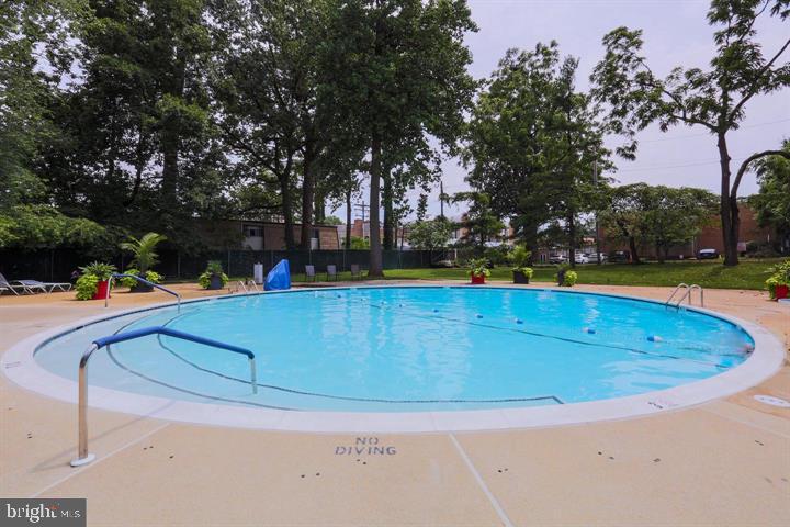 SUBURBAN OAKS - Residential