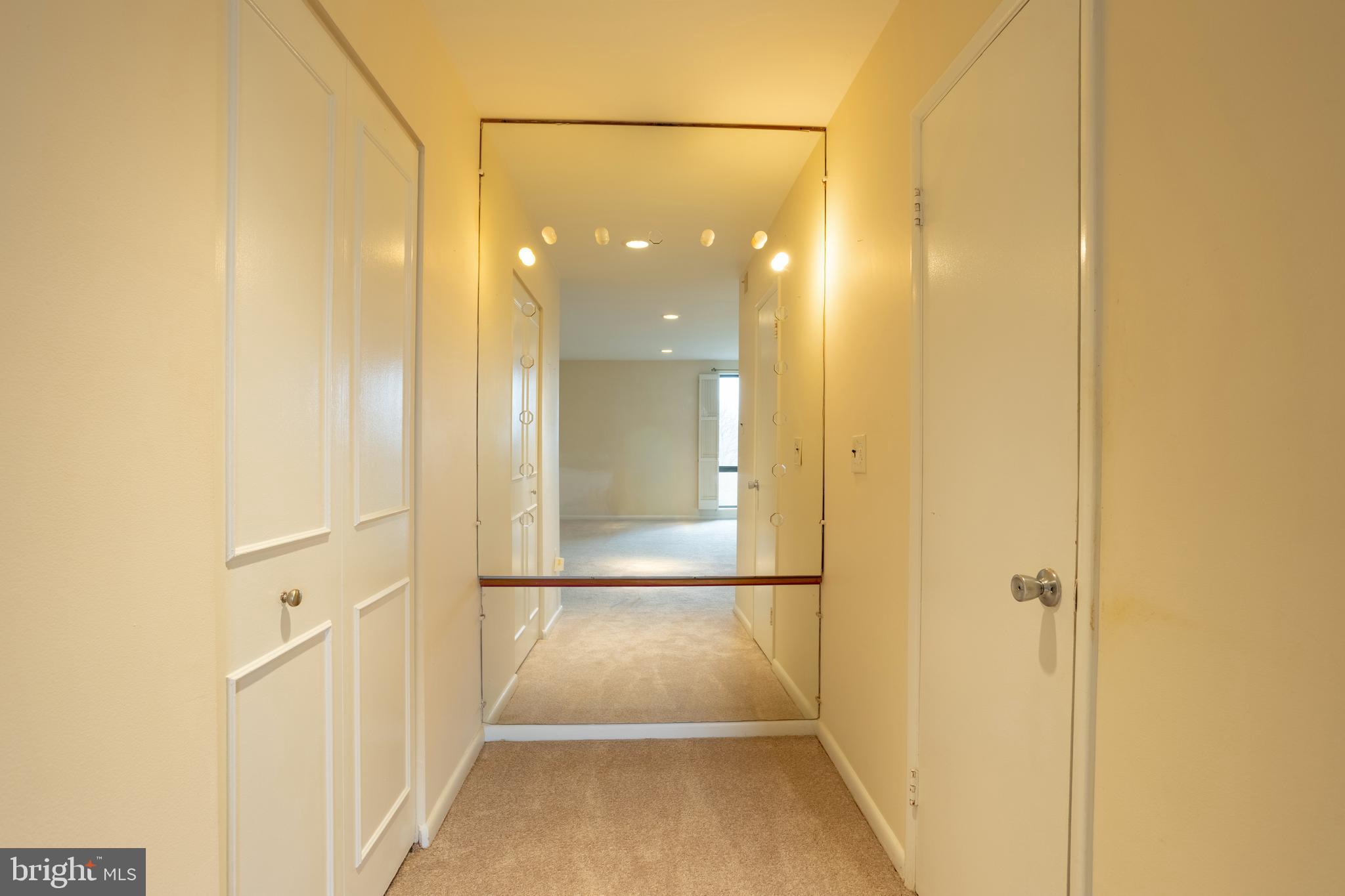 SUBURBAN OAKS - Residential