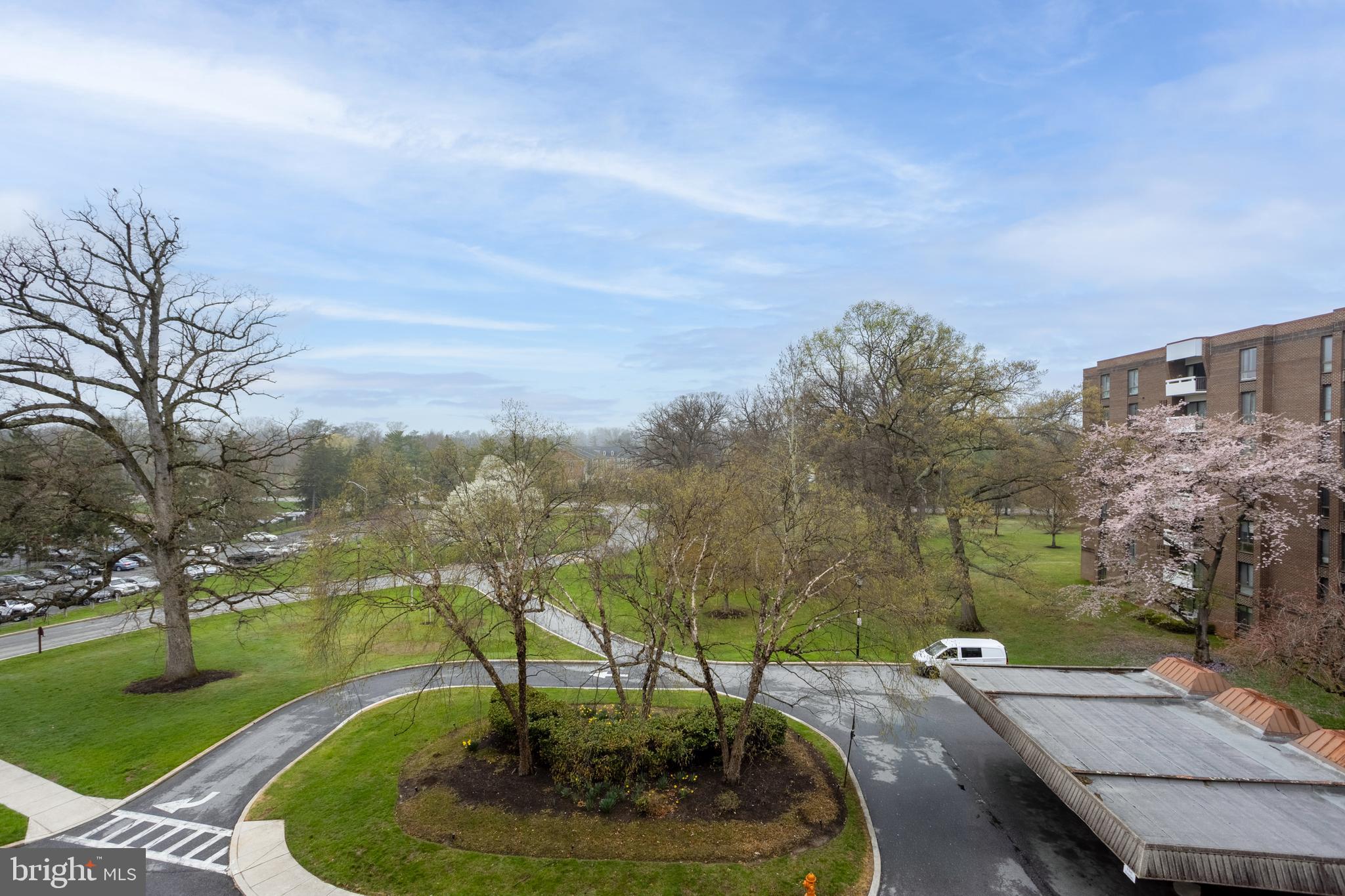 SUBURBAN OAKS - Residential