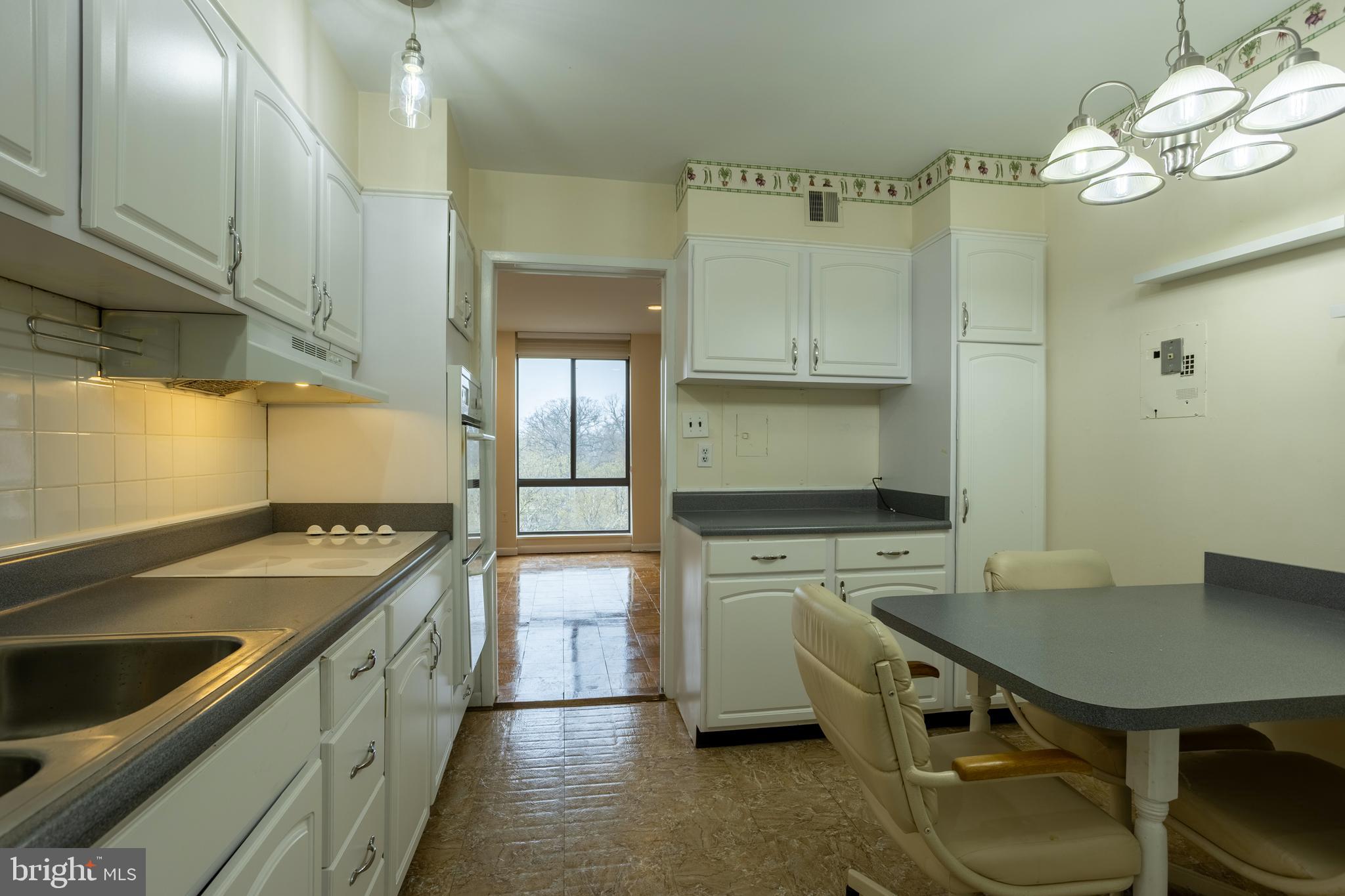 SUBURBAN OAKS - Residential